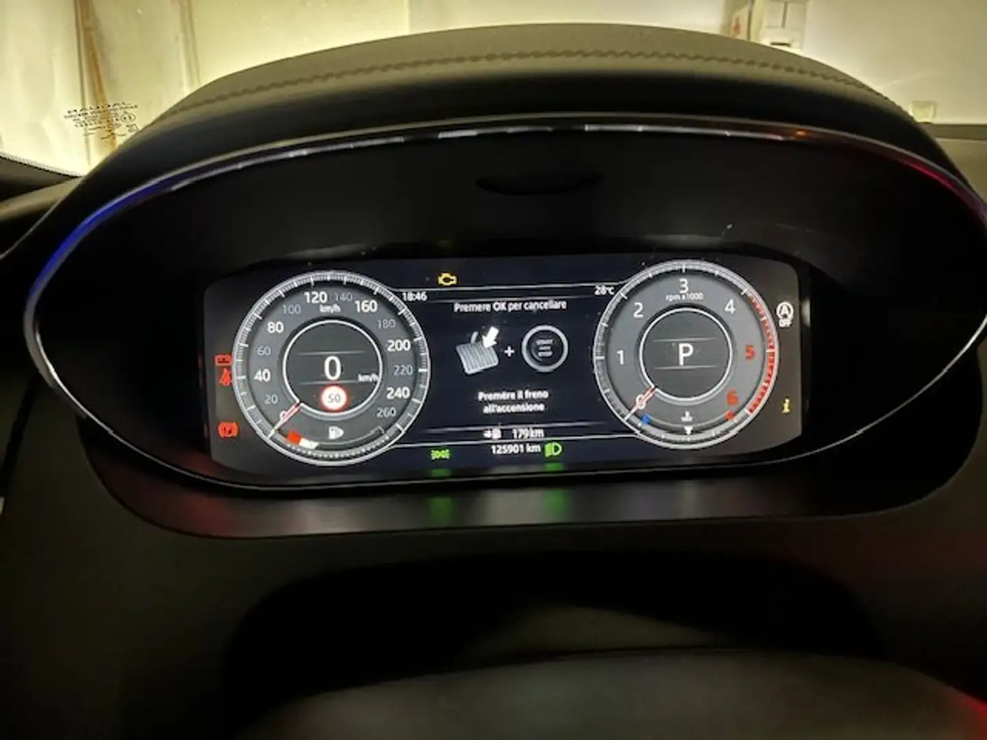 Jaguar E-Pace E-Pace 2.0d i4 R-Dynamic HSE awd 180cv auto my19 Nero - 2