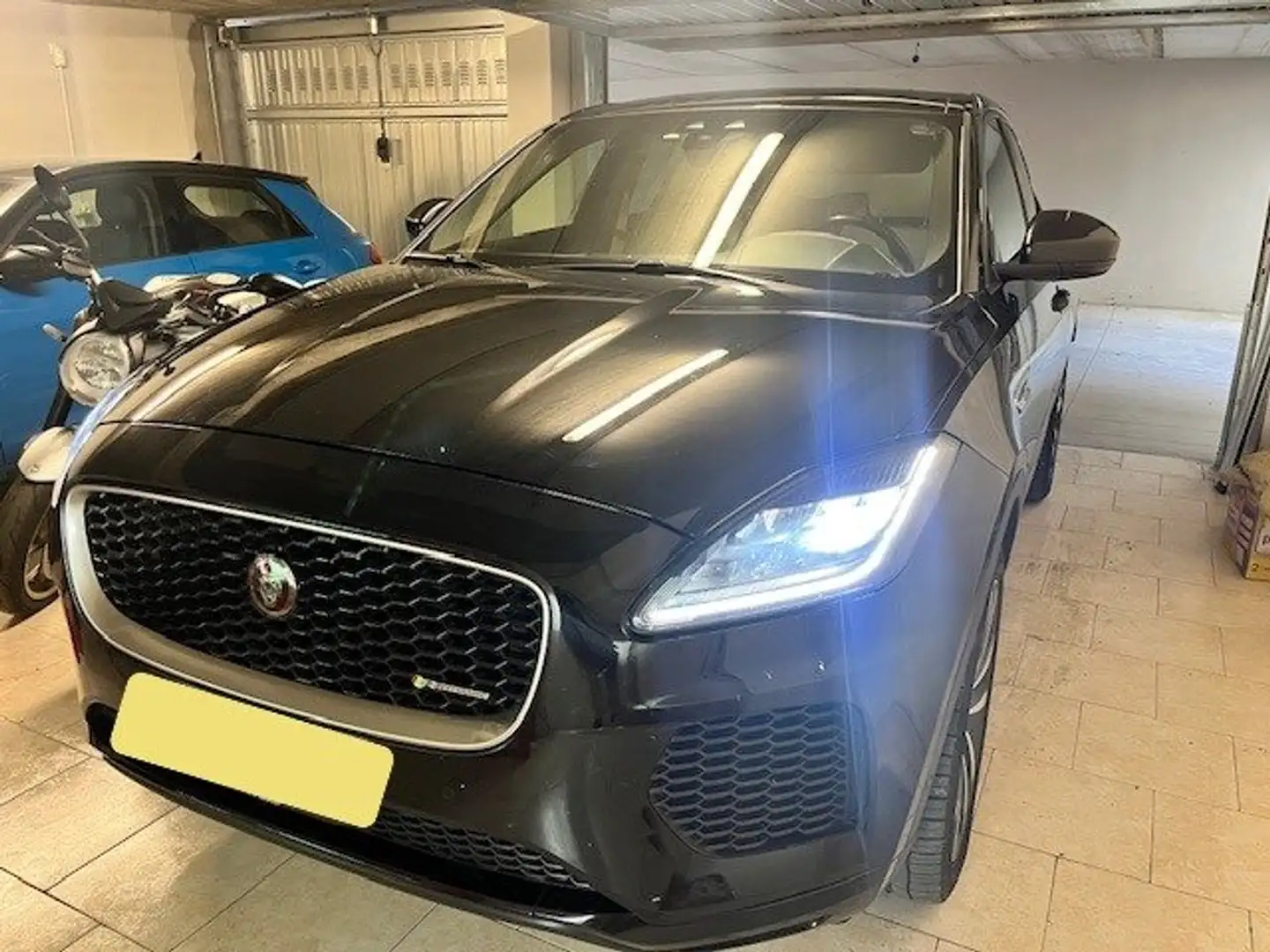 Jaguar E-Pace E-Pace 2.0d i4 R-Dynamic HSE awd 180cv auto my19 Nero - 1