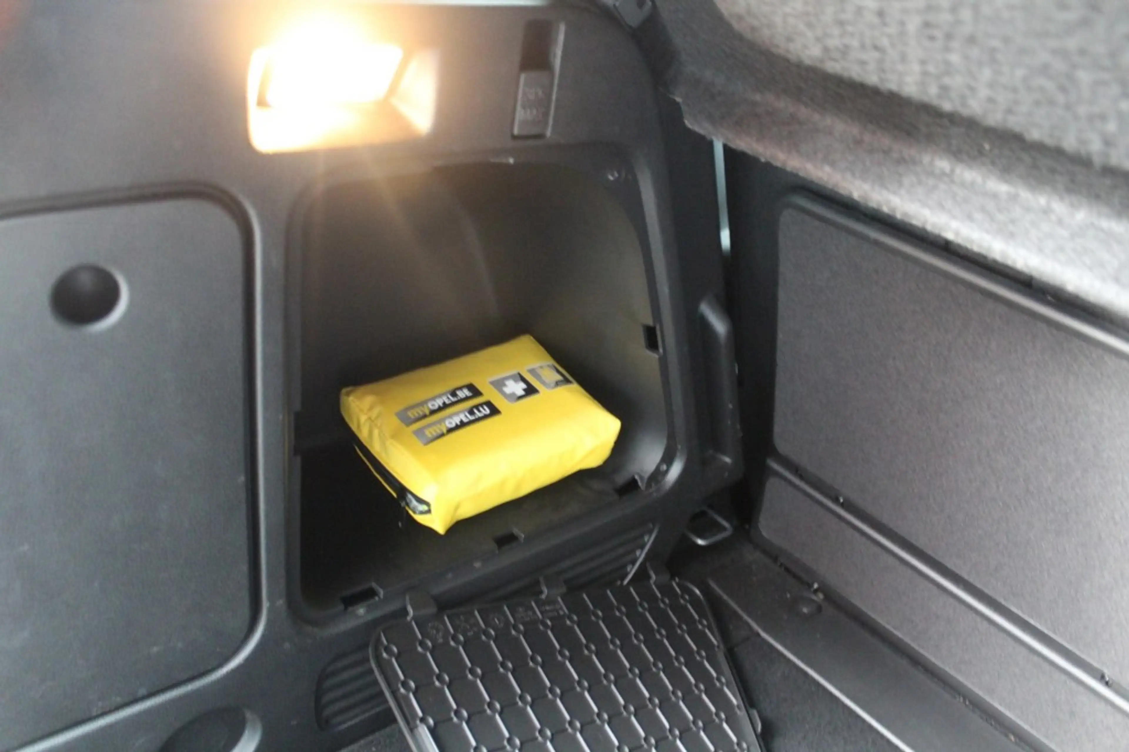 Opel Meriva - — photo 29