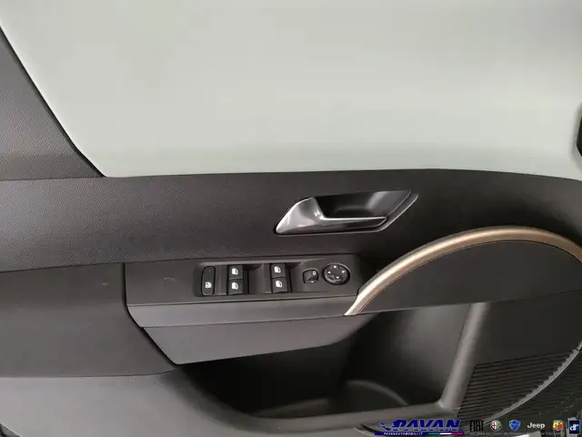 Lancia Ypsilon view 9