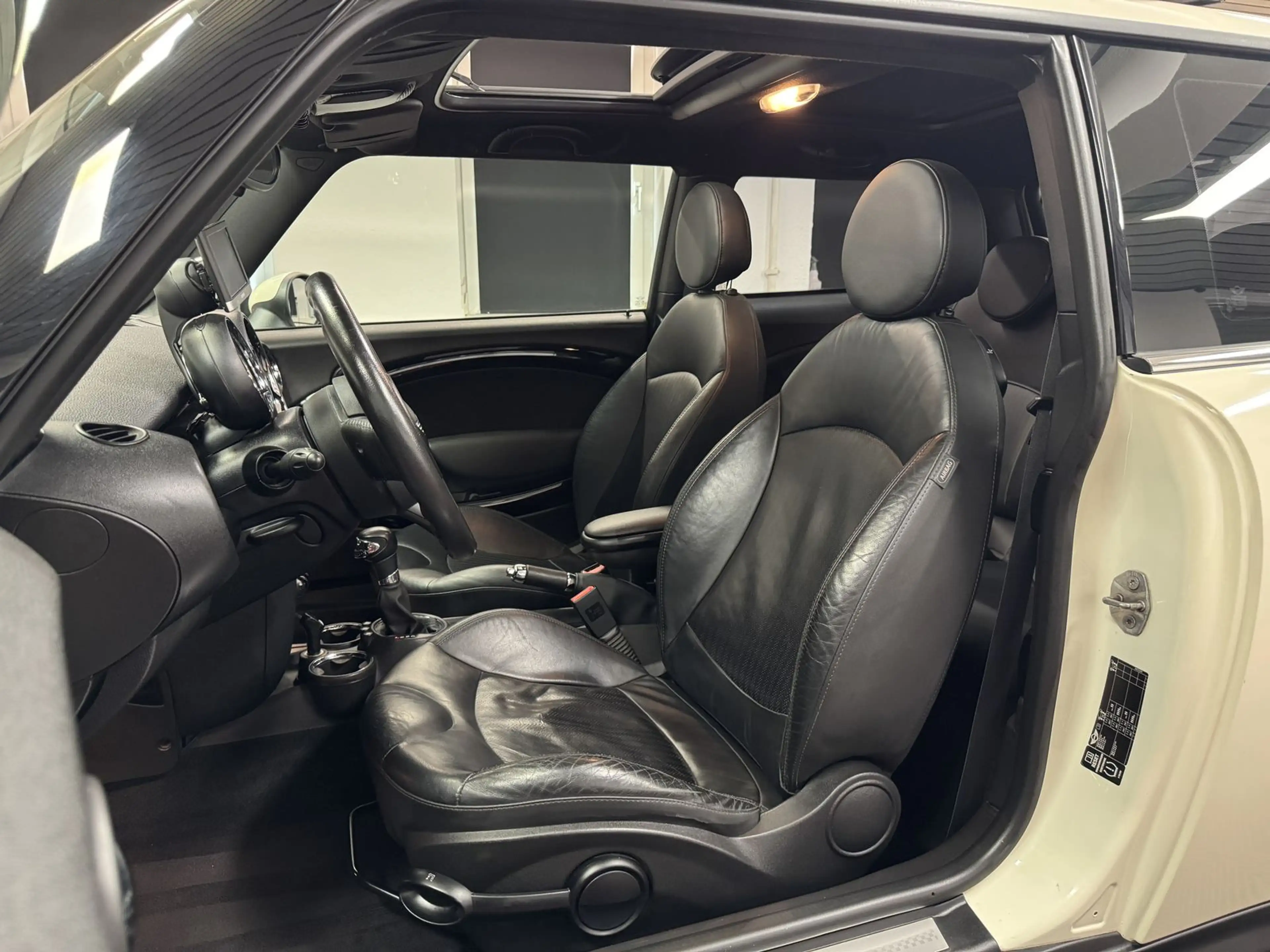 MINI Cooper S *PANORAMA*XENON*LEDER* — photo 9