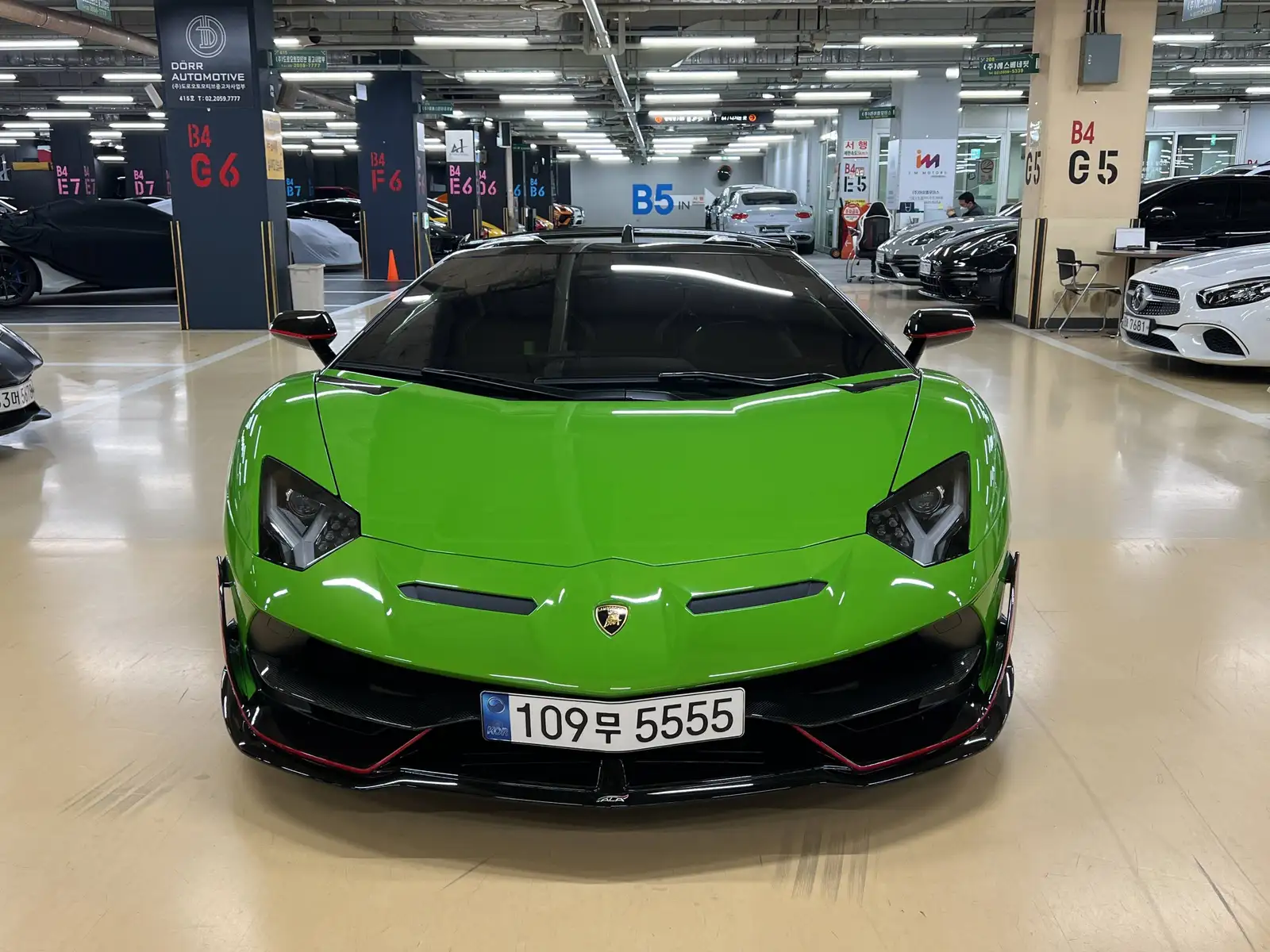 Lamborghini Aventador SVJ Roadster