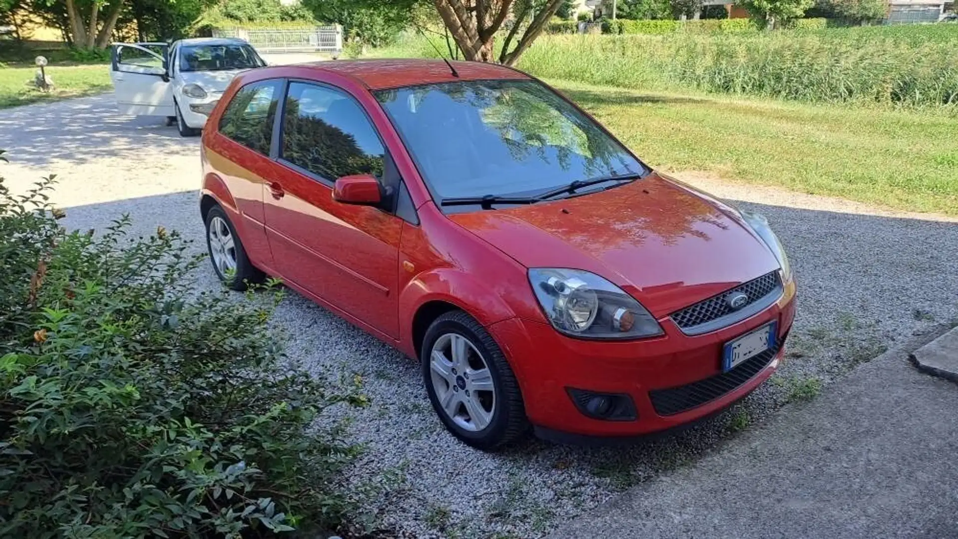 Ford Fiesta Fiesta 1.2 16V 3p. Ghia Rojo - 1