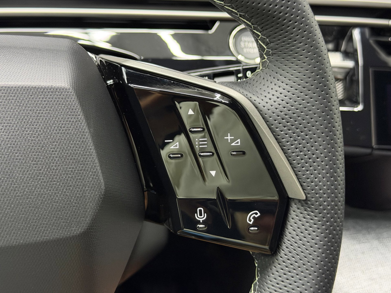 Peugeot 5008 1.2 Hybrid 145 GT Executive - 7P - Demo - Massage — photo 27
