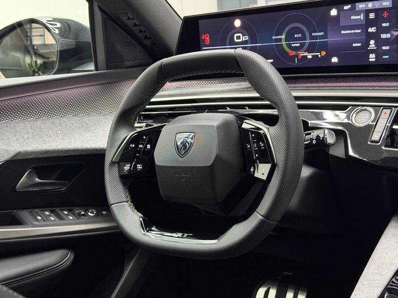 Peugeot 5008 1.2 Hybrid 145 GT Executive - 7P - Demo - Massage — photo 25