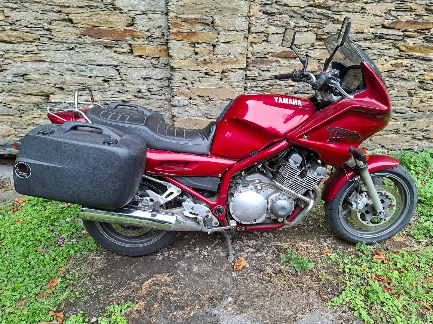 Yamaha XJ 900 Diversion Rouge - 1