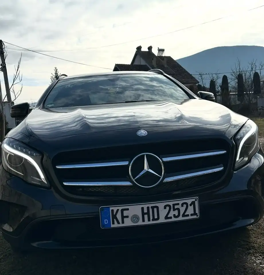 Mercedes-Benz GLA 220