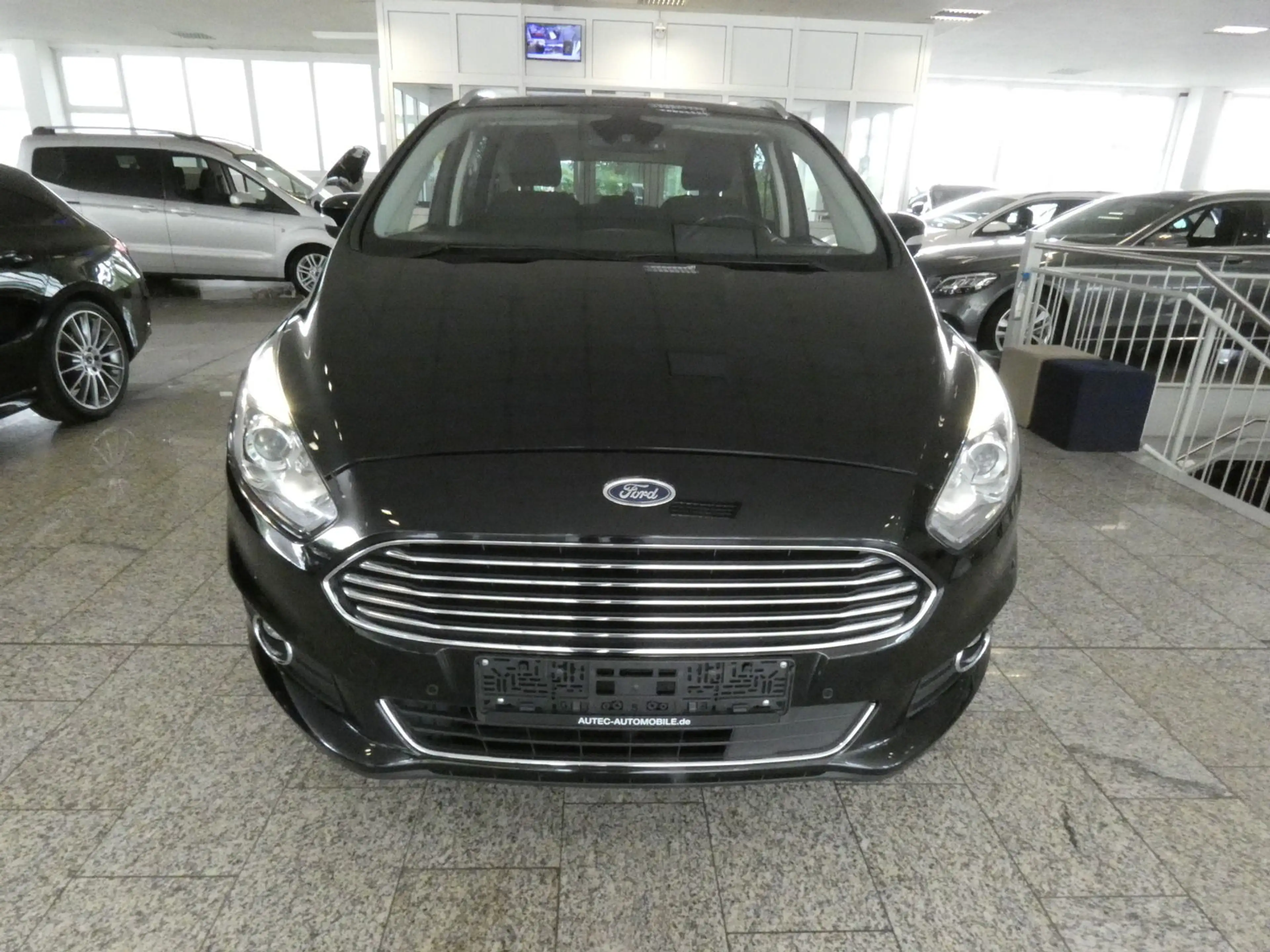 Ford S-Max 1.5 Titanium 7-SITZE+NAV+SITZHEIZ+SPURHALT — photo 2