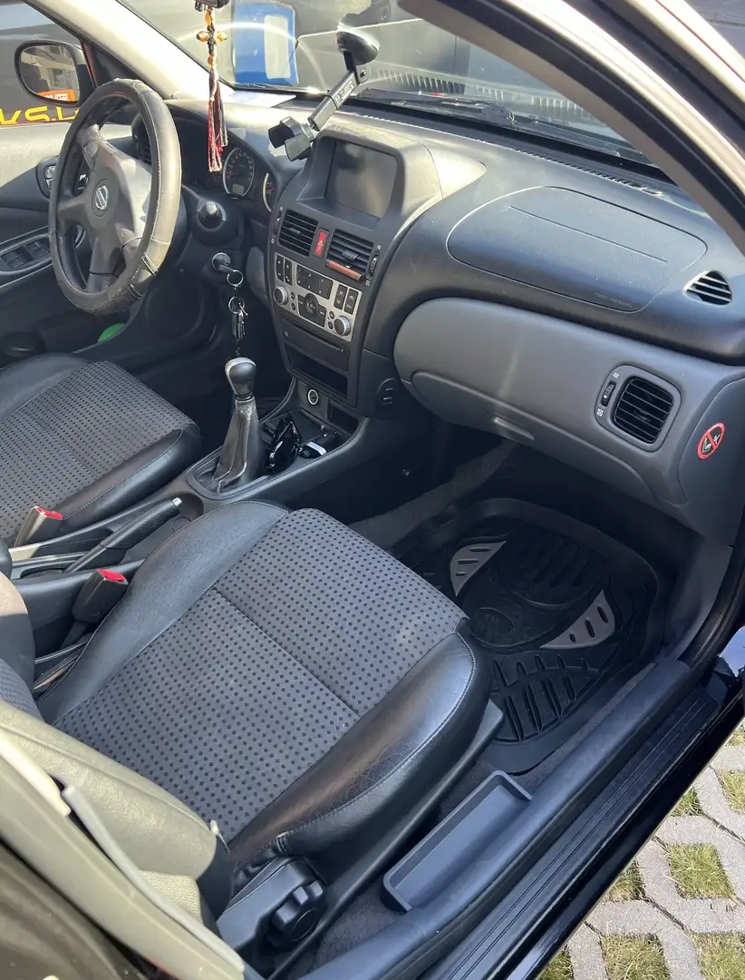 Nissan Almera 1.5 acenta Zwart - 1