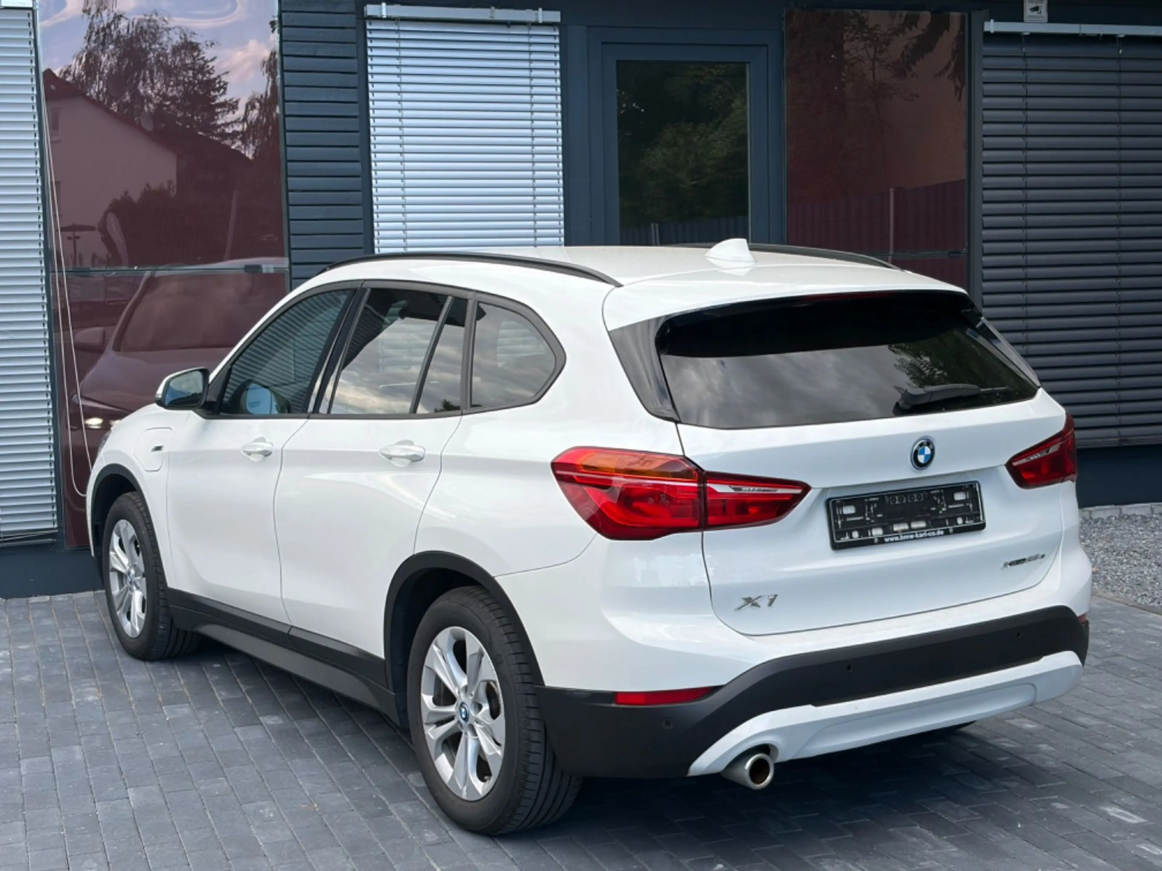 BMW X1 xDrive 25 e Advantage/NAVI/LEDER/8 FACH/PDC/S — photo 9