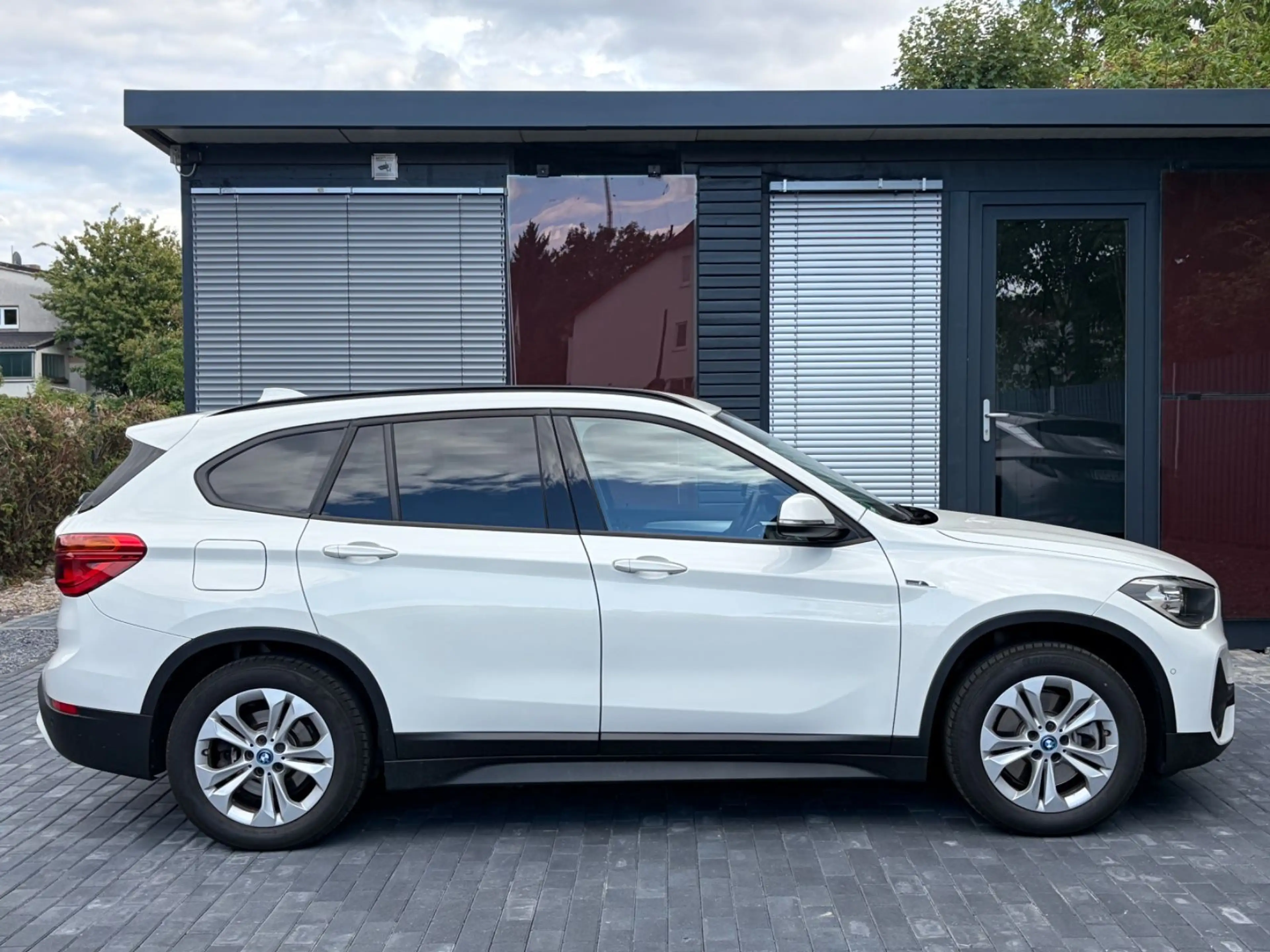 BMW X1 xDrive 25 e Advantage/NAVI/LEDER/8 FACH/PDC/S — photo 10