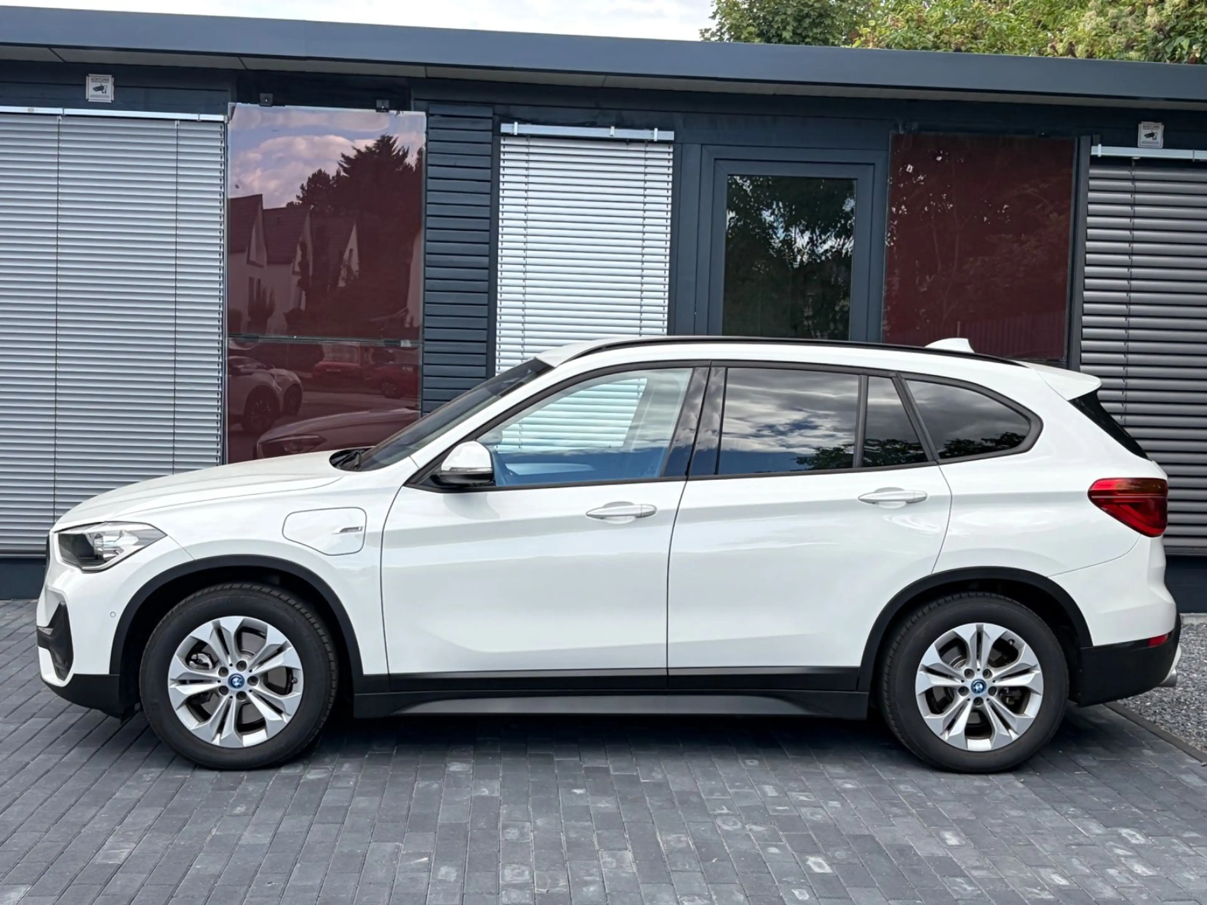 BMW X1 xDrive 25 e Advantage/NAVI/LEDER/8 FACH/PDC/S — photo 4