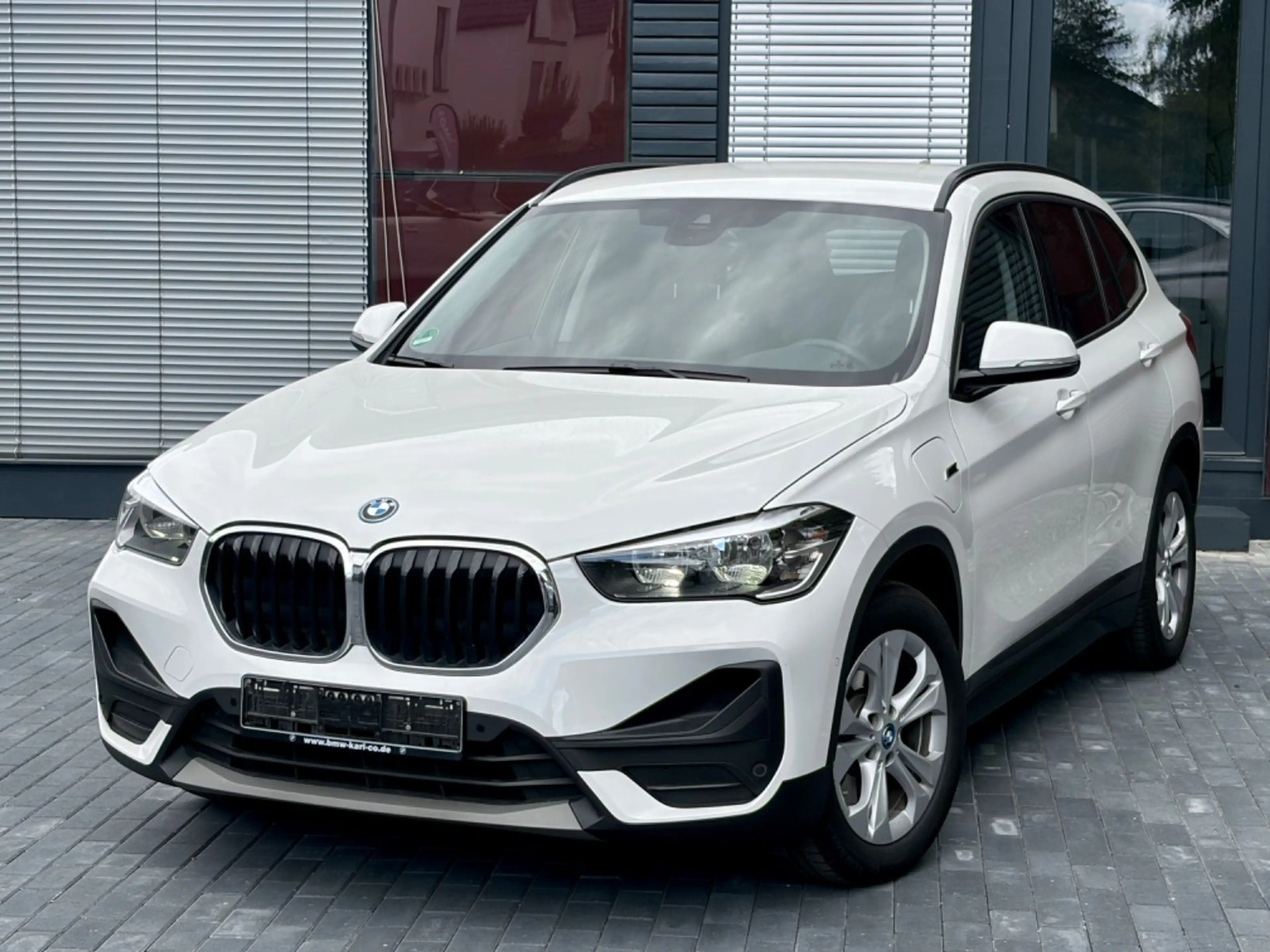 BMW X1 xDrive 25 e Advantage/NAVI/LEDER/8 FACH/PDC/S