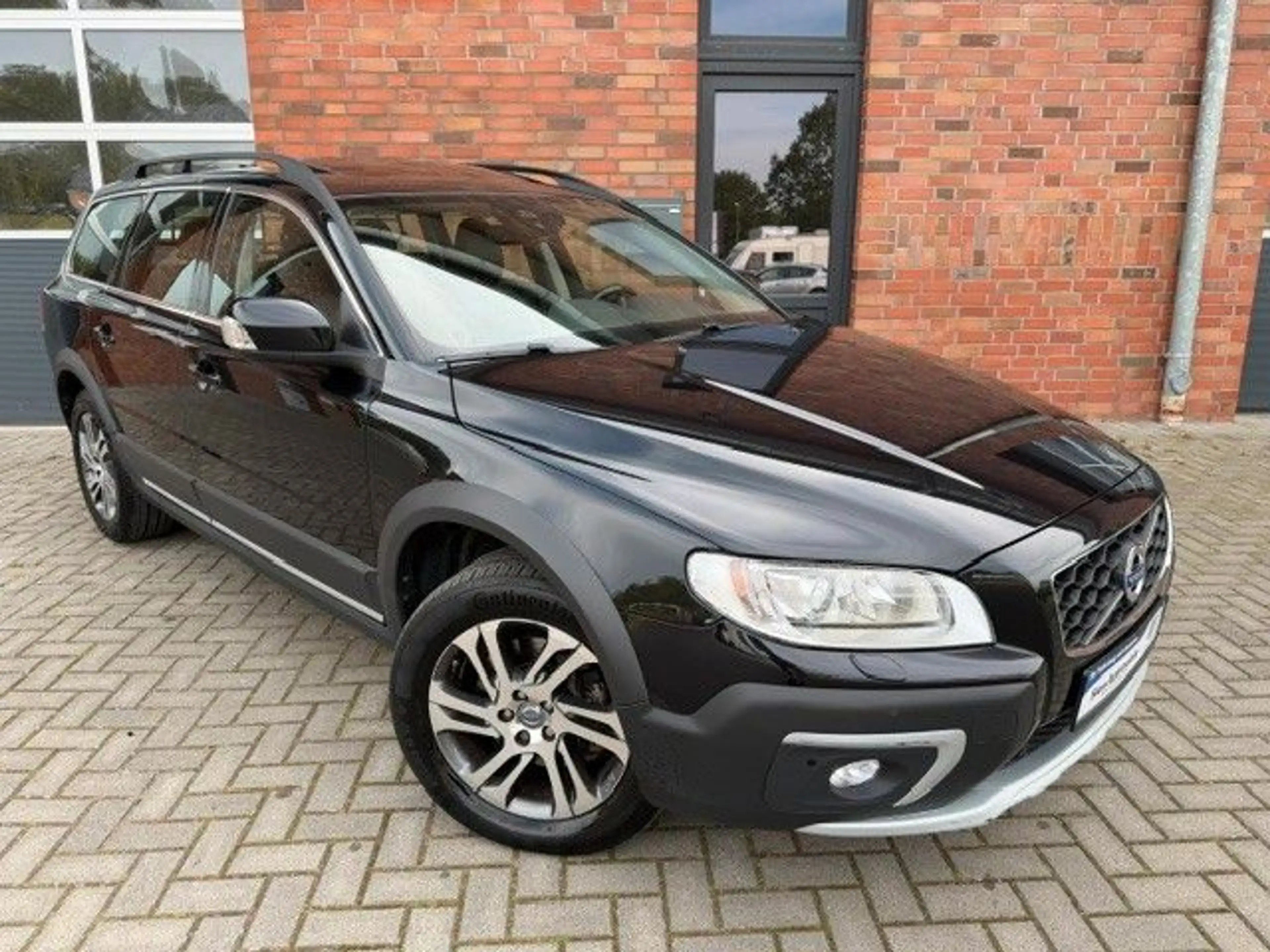 Volvo XC70 SUMMUM 2WD AUT,DACH,STANDHEIZUNG,XENON — photo 2