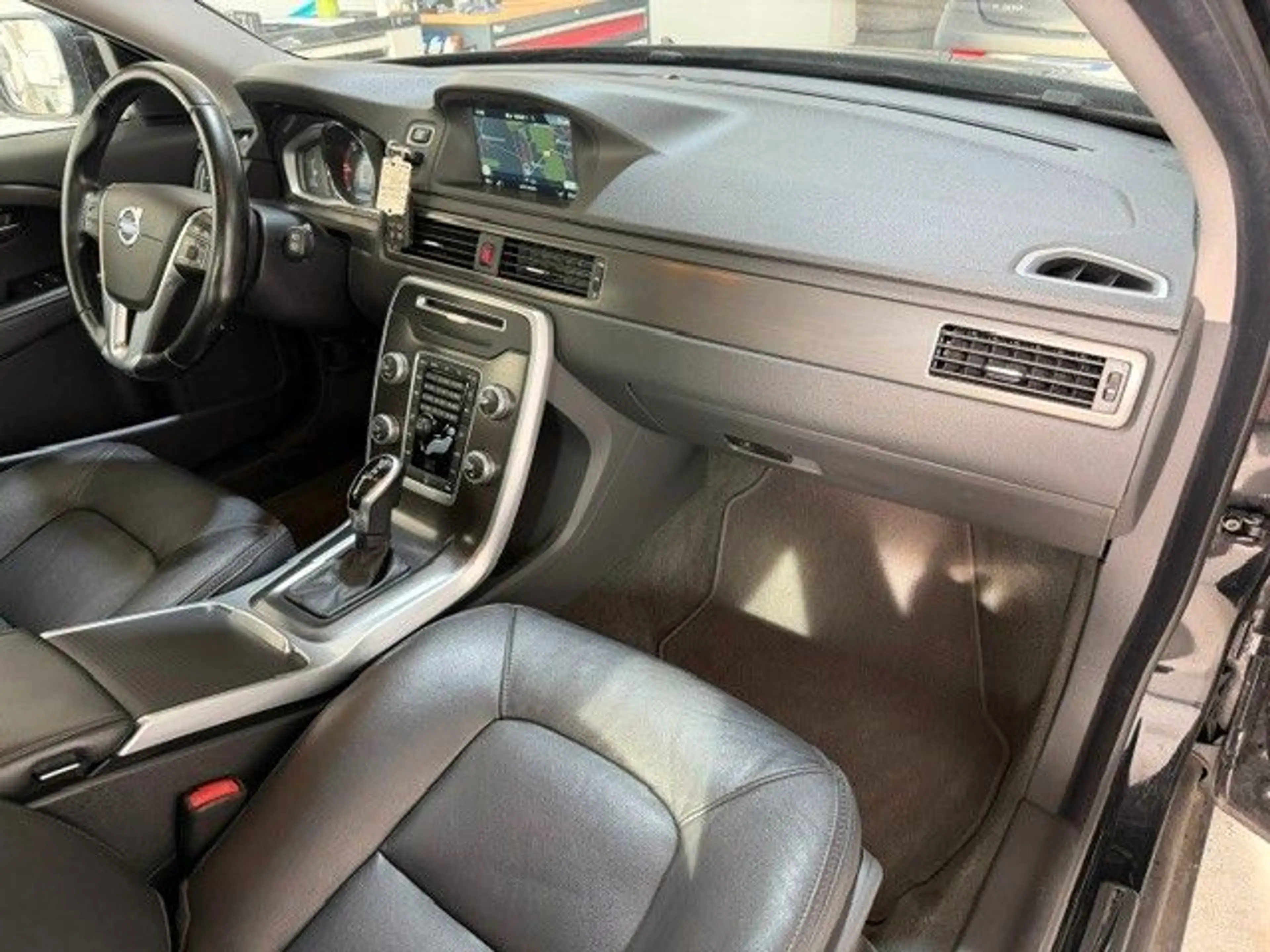 Volvo XC70 SUMMUM 2WD AUT,DACH,STANDHEIZUNG,XENON — photo 10