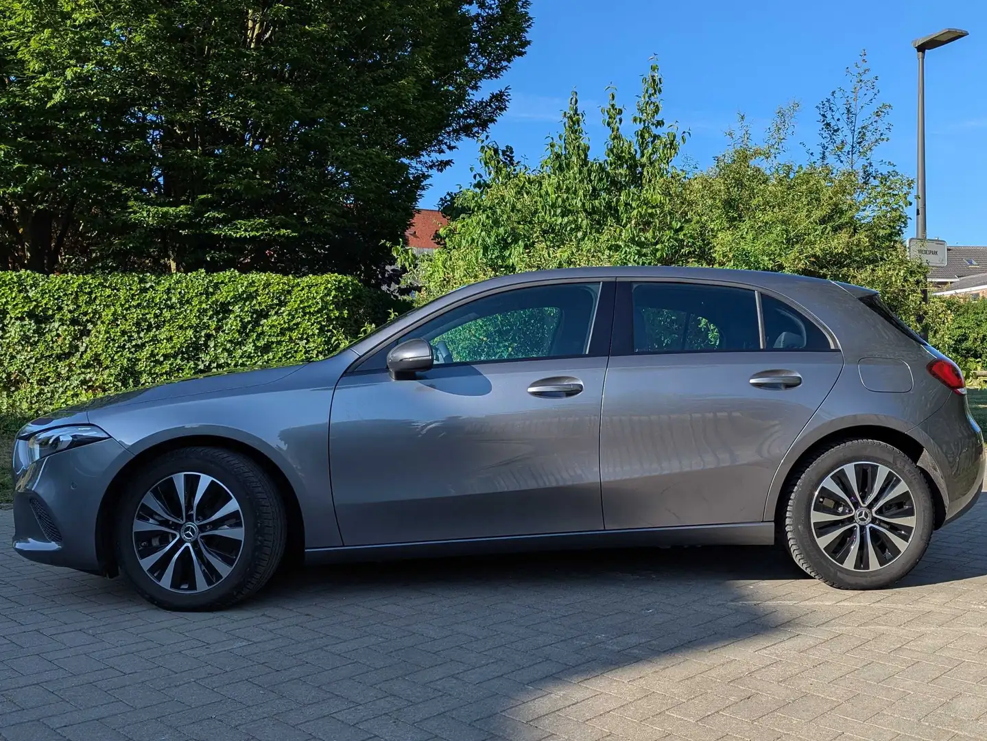 Mercedes-Benz A 250 A 250 e 8G-DCT Business Line Grijs - 2