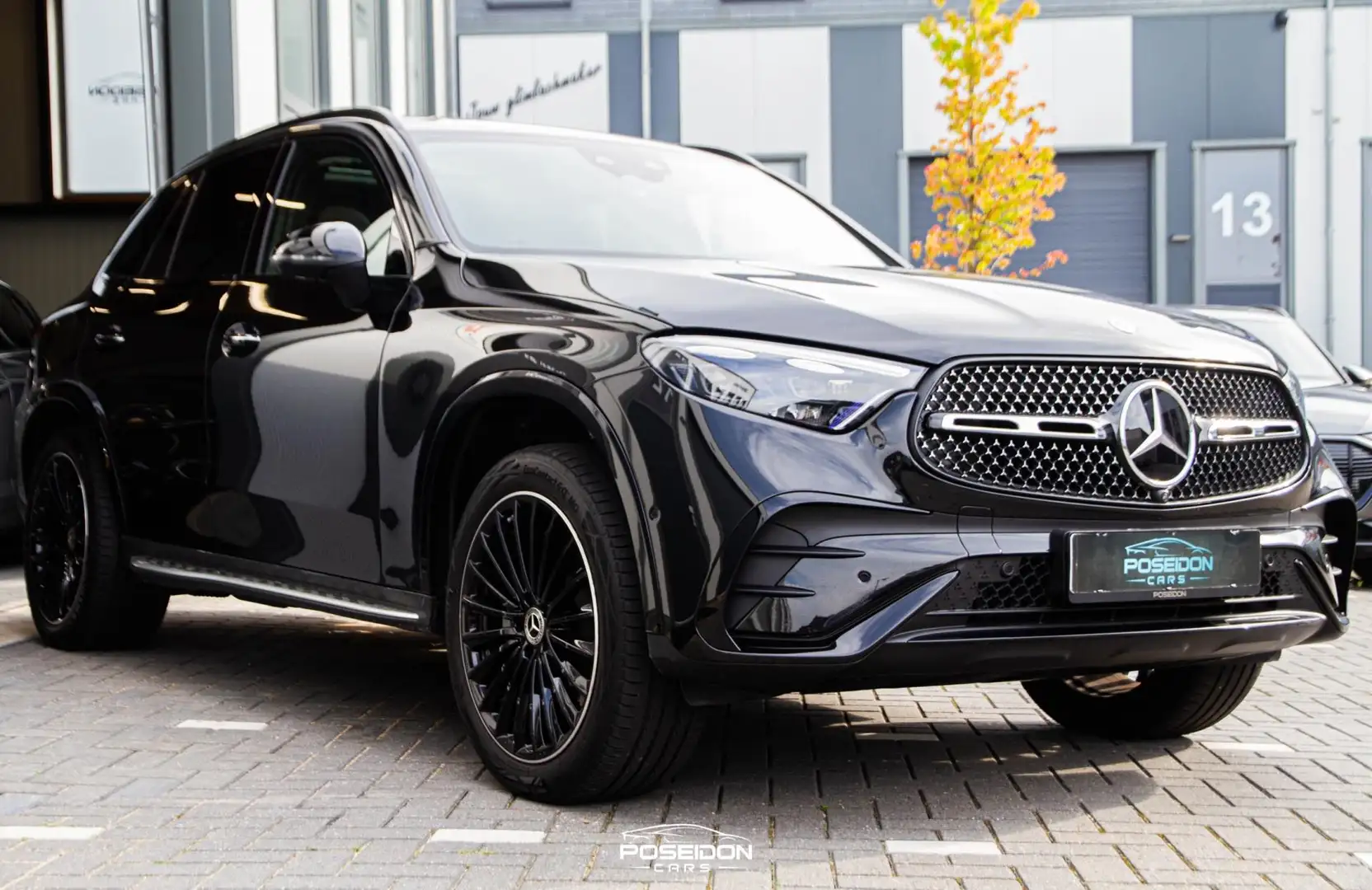 Mercedes-Benz GLC 300 300e 4MATIC AMG Line PANO | KEYLESS | HEAD-UP | ME Zwart - 2