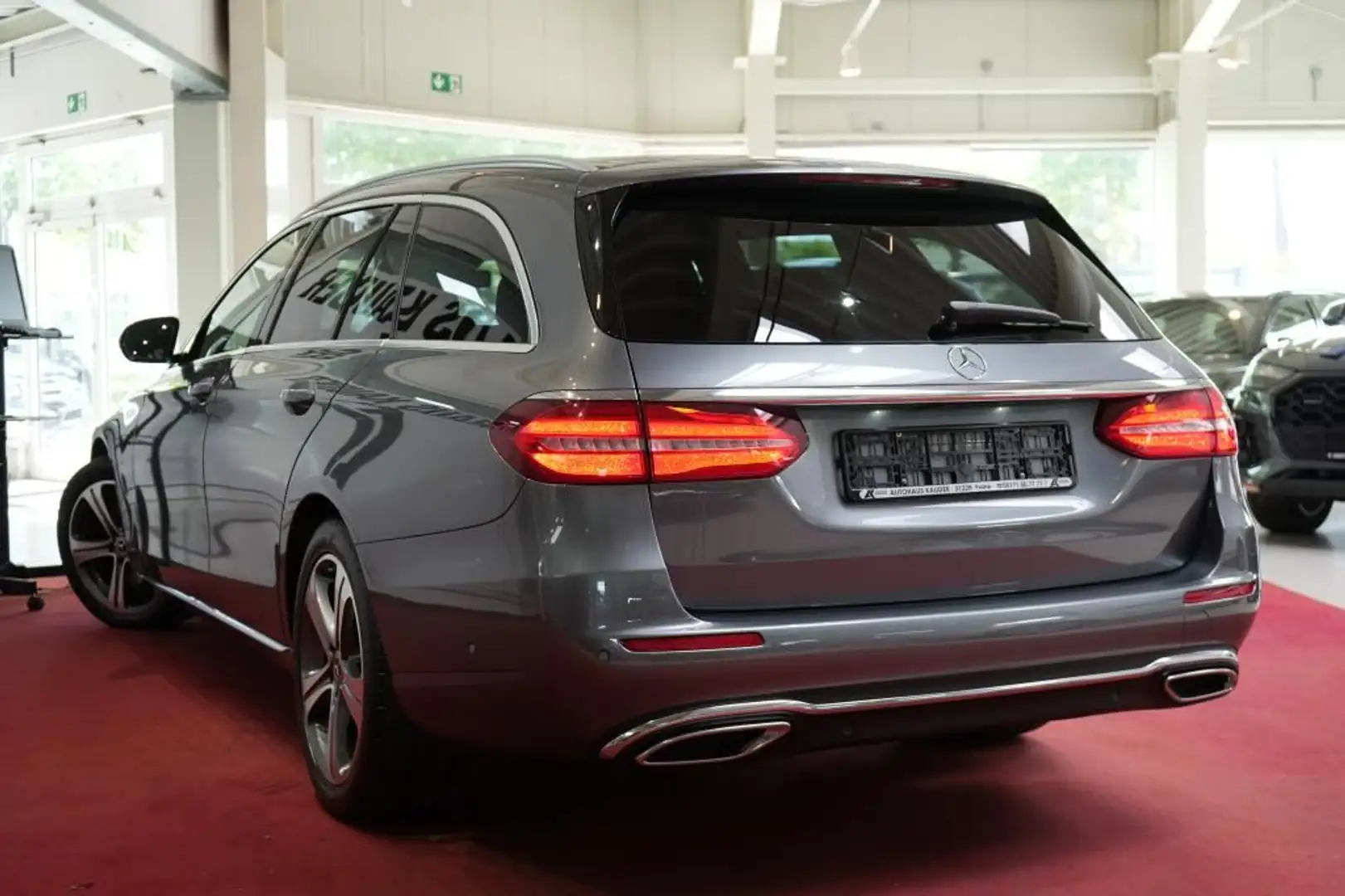 Mercedes-Benz E 400 d 4Matic T Avantgarde*LED*Virtual*AHK*Navi Grau - 2