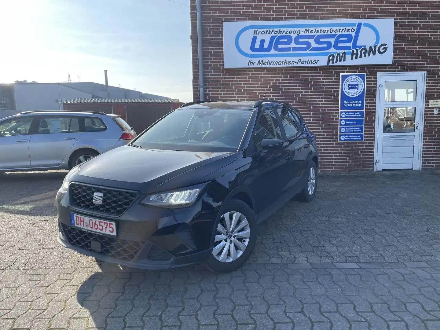 SEAT Arona Style, LED, FullLink, PDC, SHZ, usw. Schwarz - 1