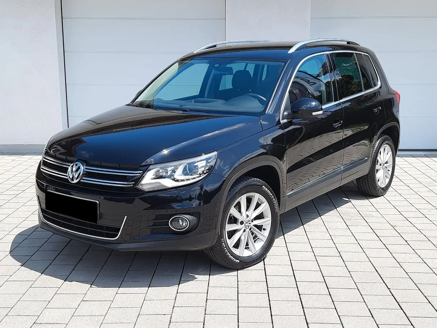 Volkswagen Tiguan Sport & Style 4Motion/Bi-Xenon/AhK/StdH. Schwarz - 2