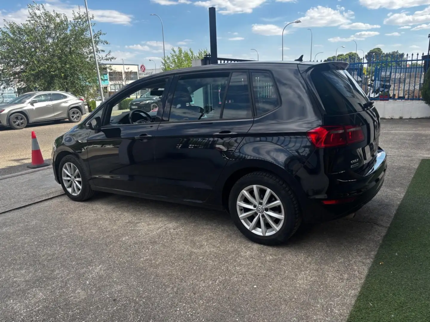Volkswagen Golf Sportsvan 1.6TDI CR BMT Bluemotion 81kW Negro - 2