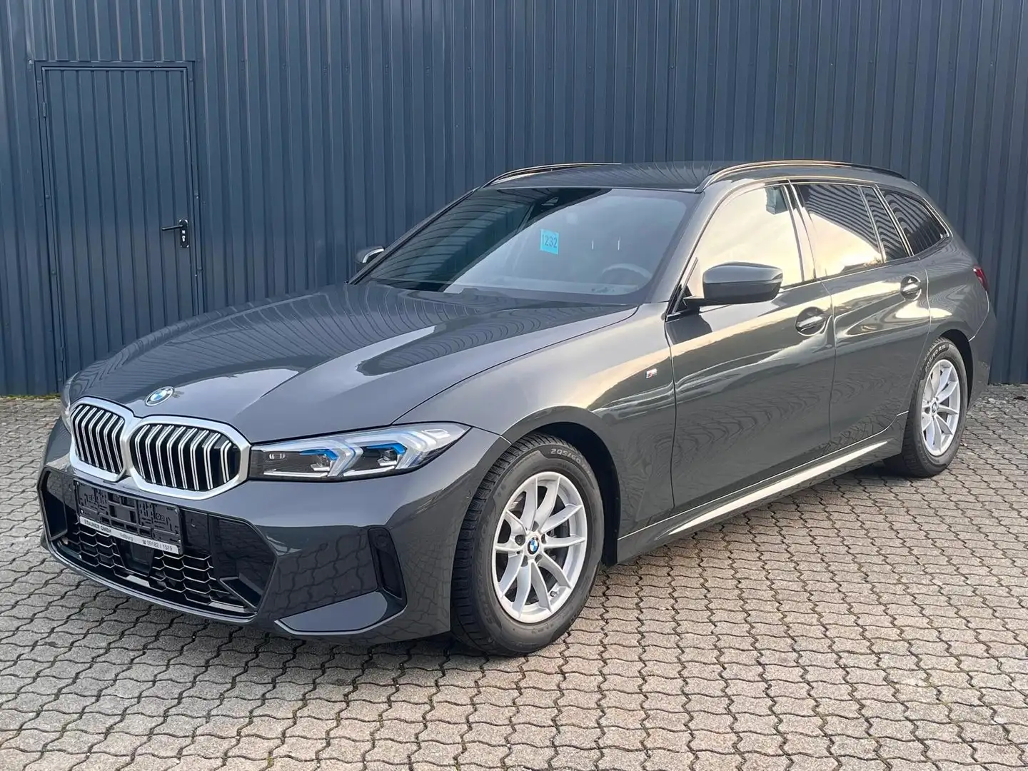 BMW 318 i Aut. Touring M SPORT / AHK/Kamera/HeadUp Gris - 2