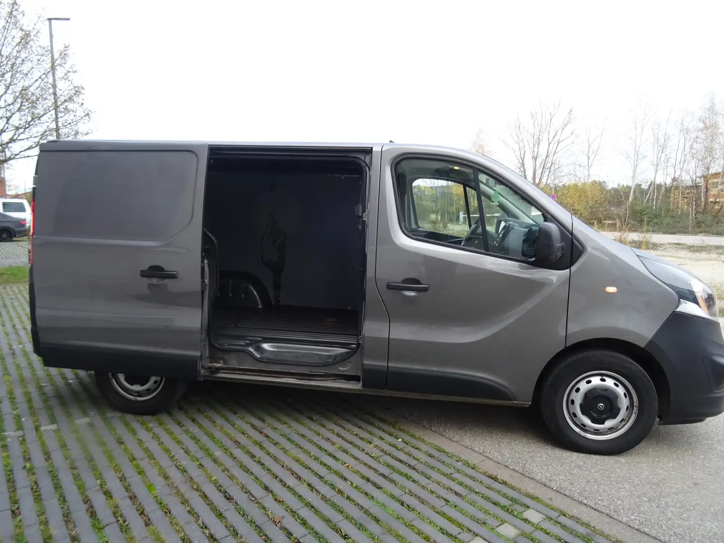 Opel Vivaro Kasten L1H1  2,7t - Euro 6 - 2.Hand - AHK Grau - 2