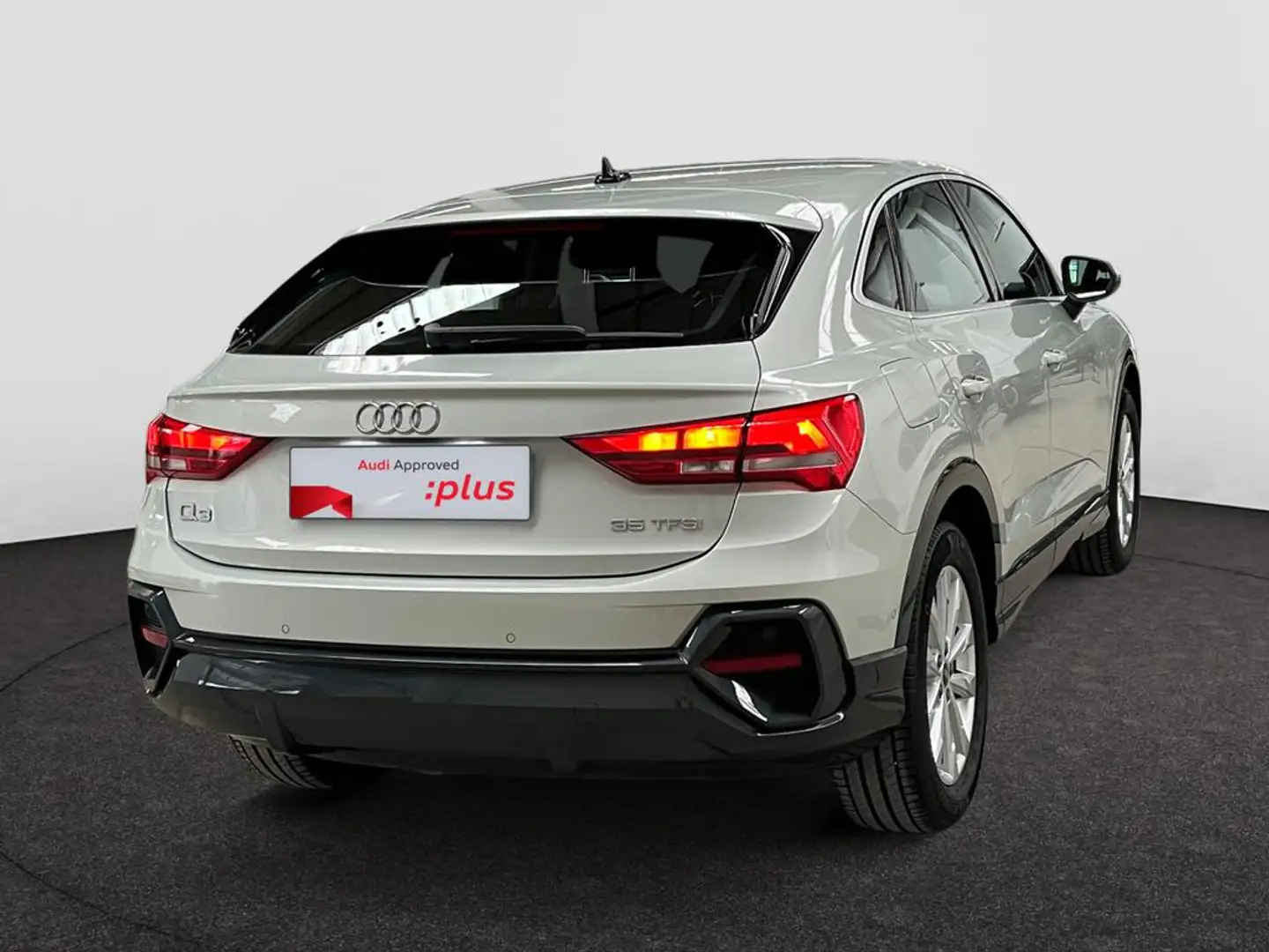 Audi Q3 Sportback Audi Q3 Sportback Business Edition Attraction 35 TFSI  110(150) kW(ch) S tronic Grijs - 2
