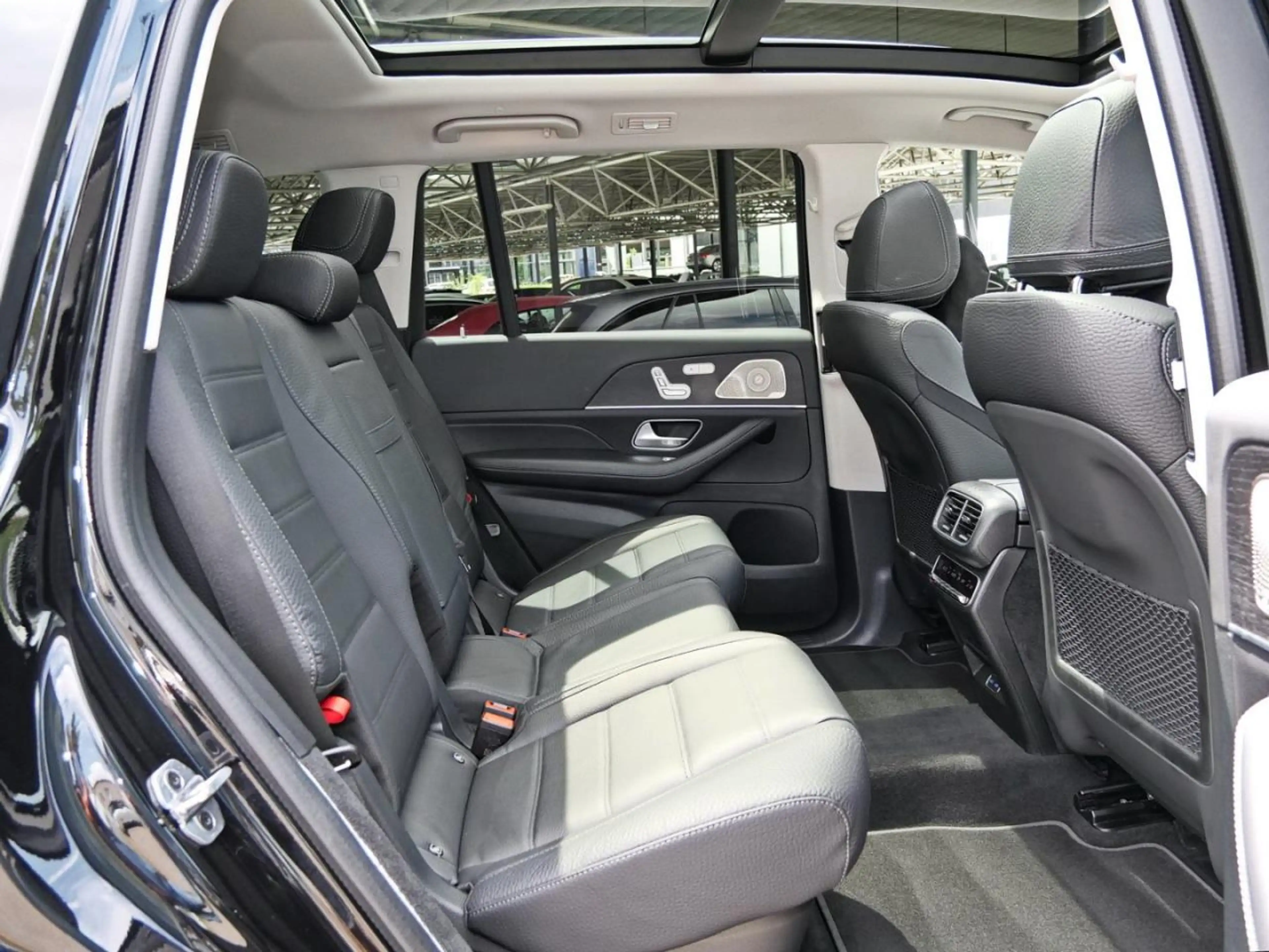 Mercedes-Benz GLS 450 d 4M Distronic Panorama 360° HUD AHK — photo 11