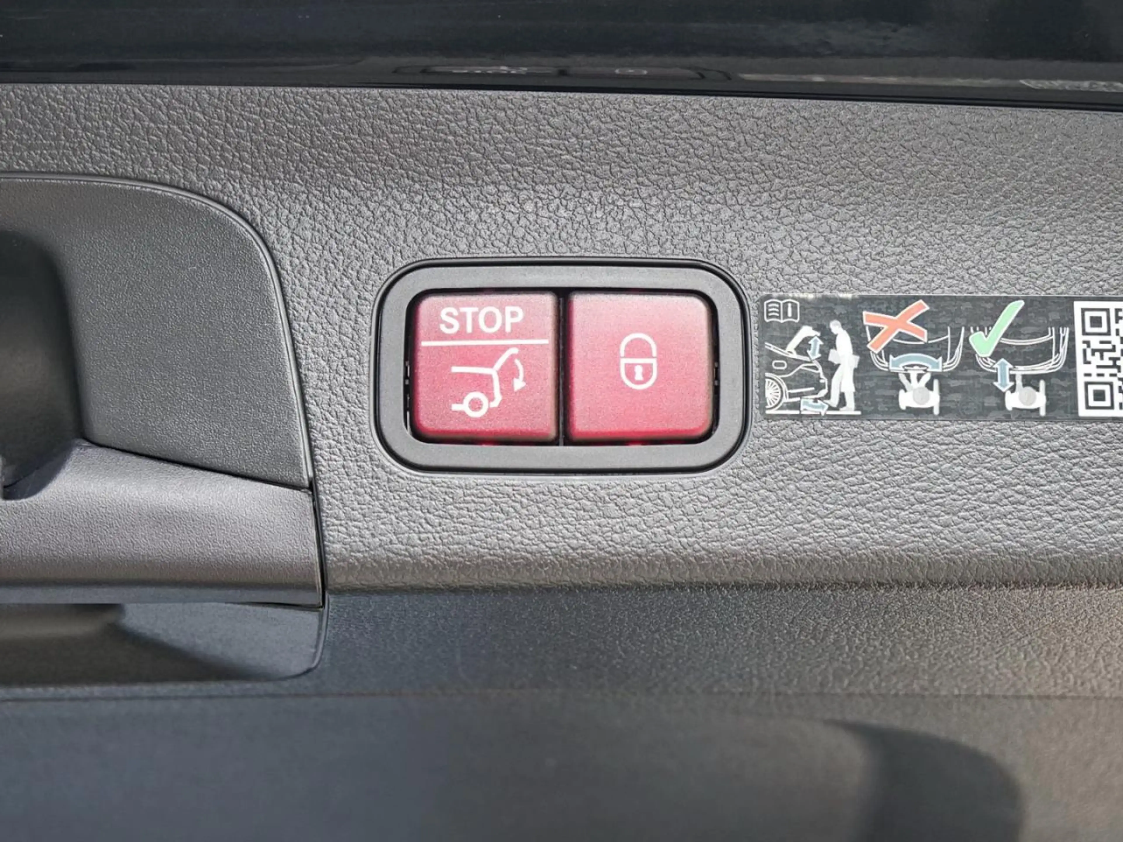 Mercedes-Benz GLS 450 d 4M Distronic Panorama 360° HUD AHK — photo 10