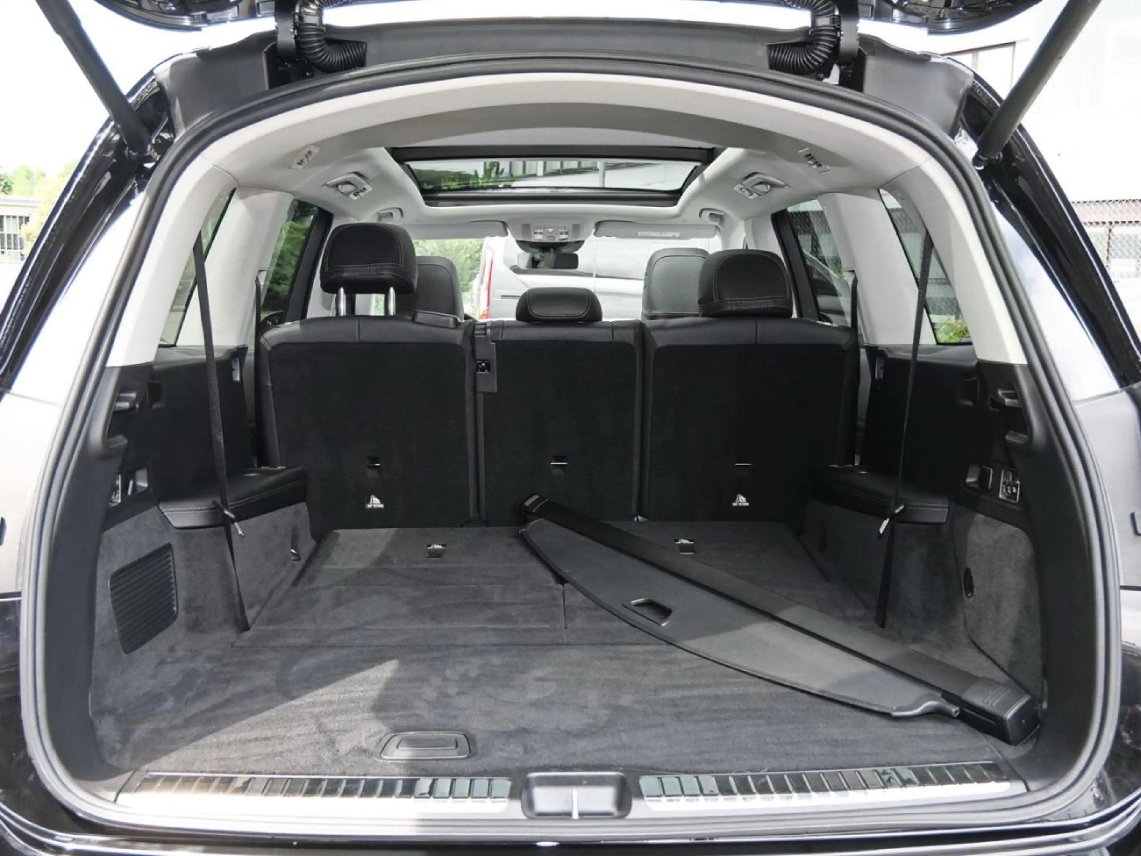 Mercedes-Benz GLS 450 d 4M Distronic Panorama 360° HUD AHK — photo 6