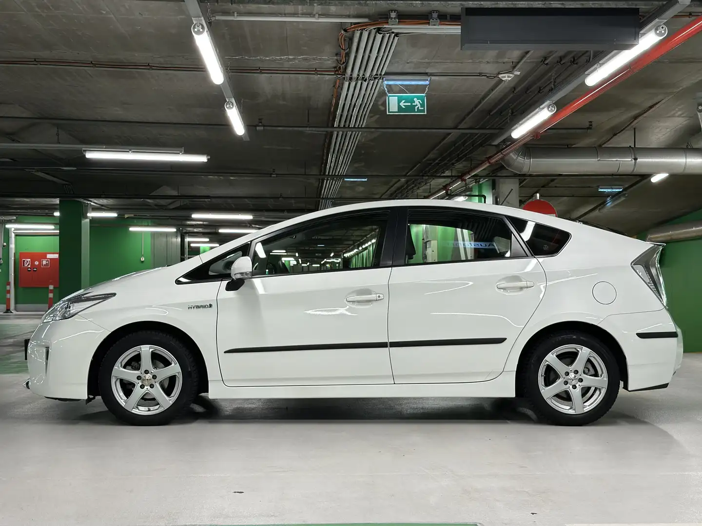 Toyota Prius (Hybrid) Comfort - 2