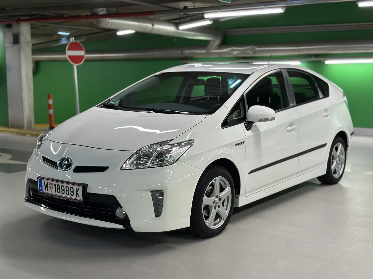 Toyota Prius (Hybrid) Comfort - 1