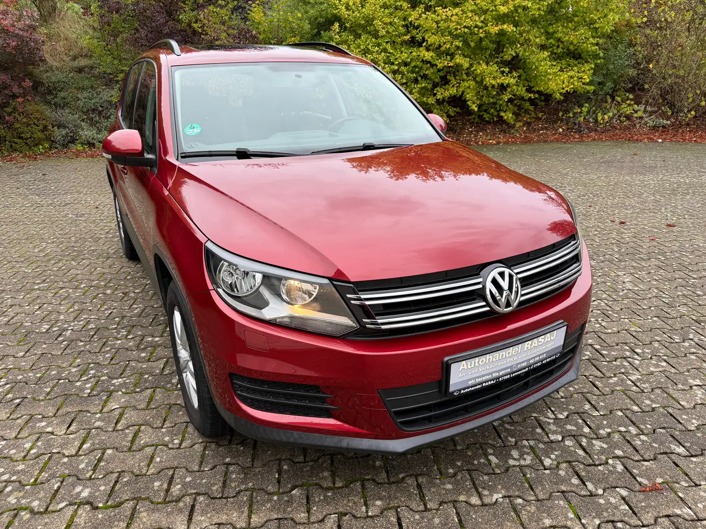 Volkswagen Tiguan 2.0 TDI Trend*KLIMATRONIC*PANORAMA*SHZ*AHK*PDC*BRC Rot - 1