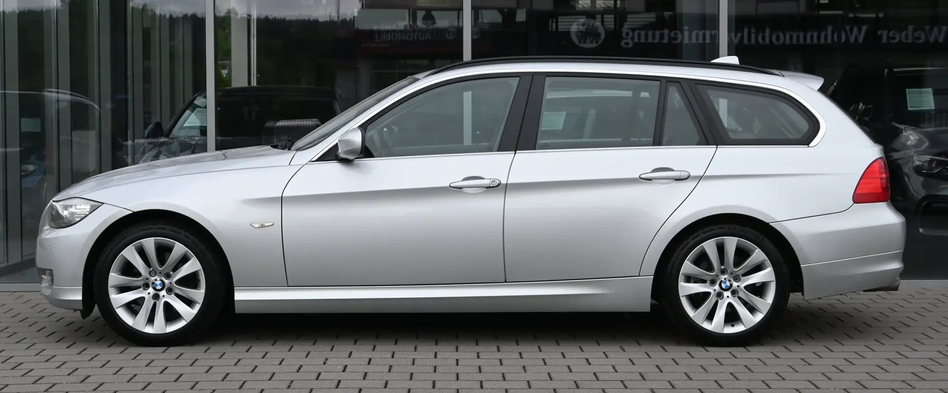 BMW 320 d Touring Aut. Ed.Lifestyle *AHK*NAVI*STANDHEIZUNG Plateado - 2