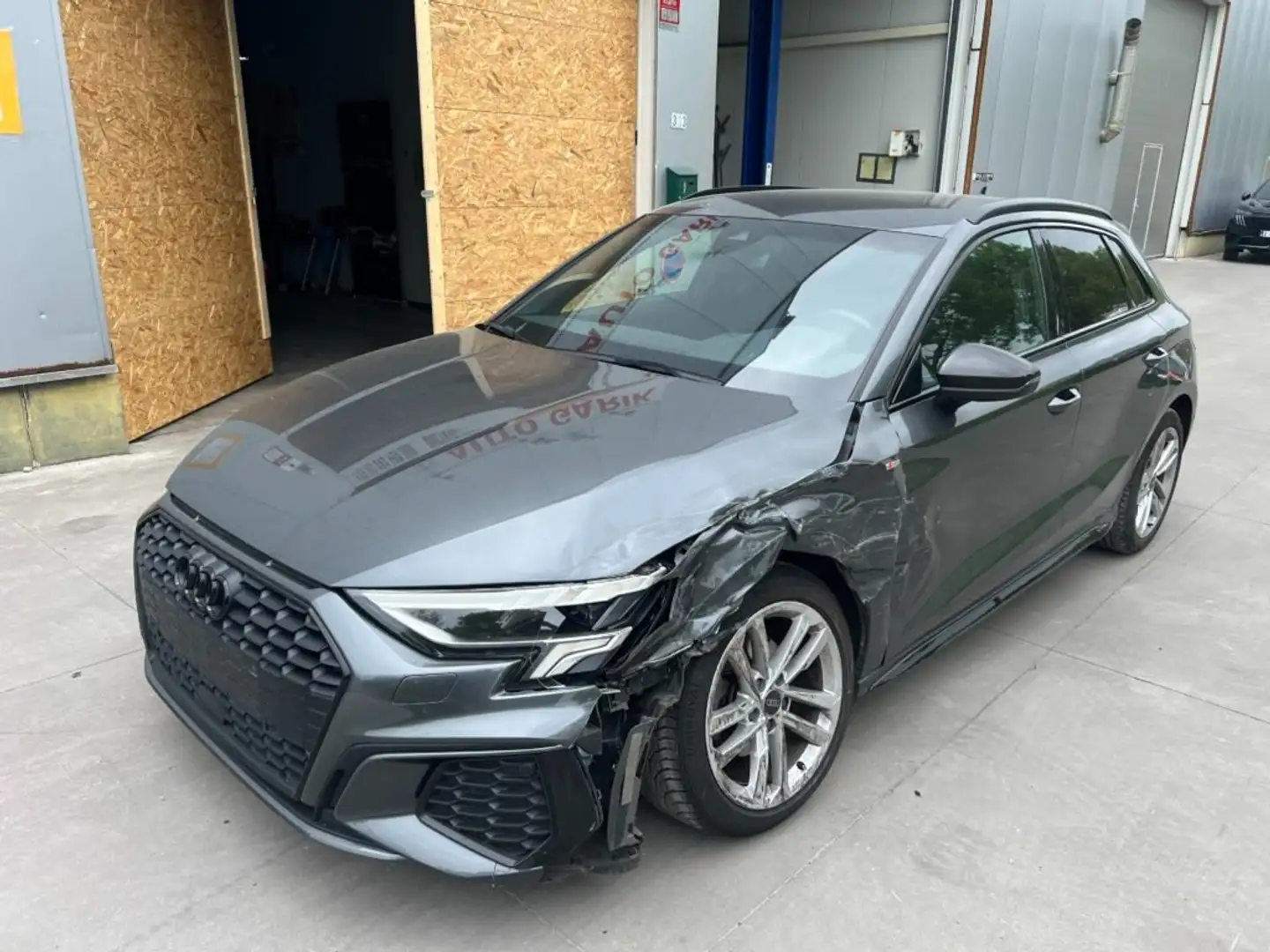 Audi A3 Sportback 30 TDi S line Gris - 2
