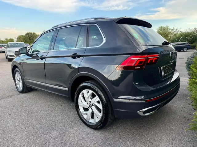 Volkswagen Tiguan view 5
