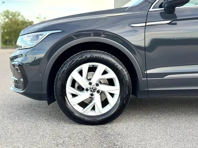 Volkswagen Tiguan view 19