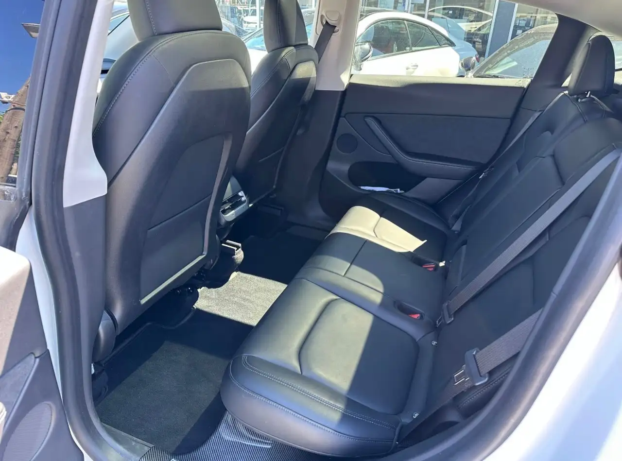 Tesla Model Y photo Tesla Model Y