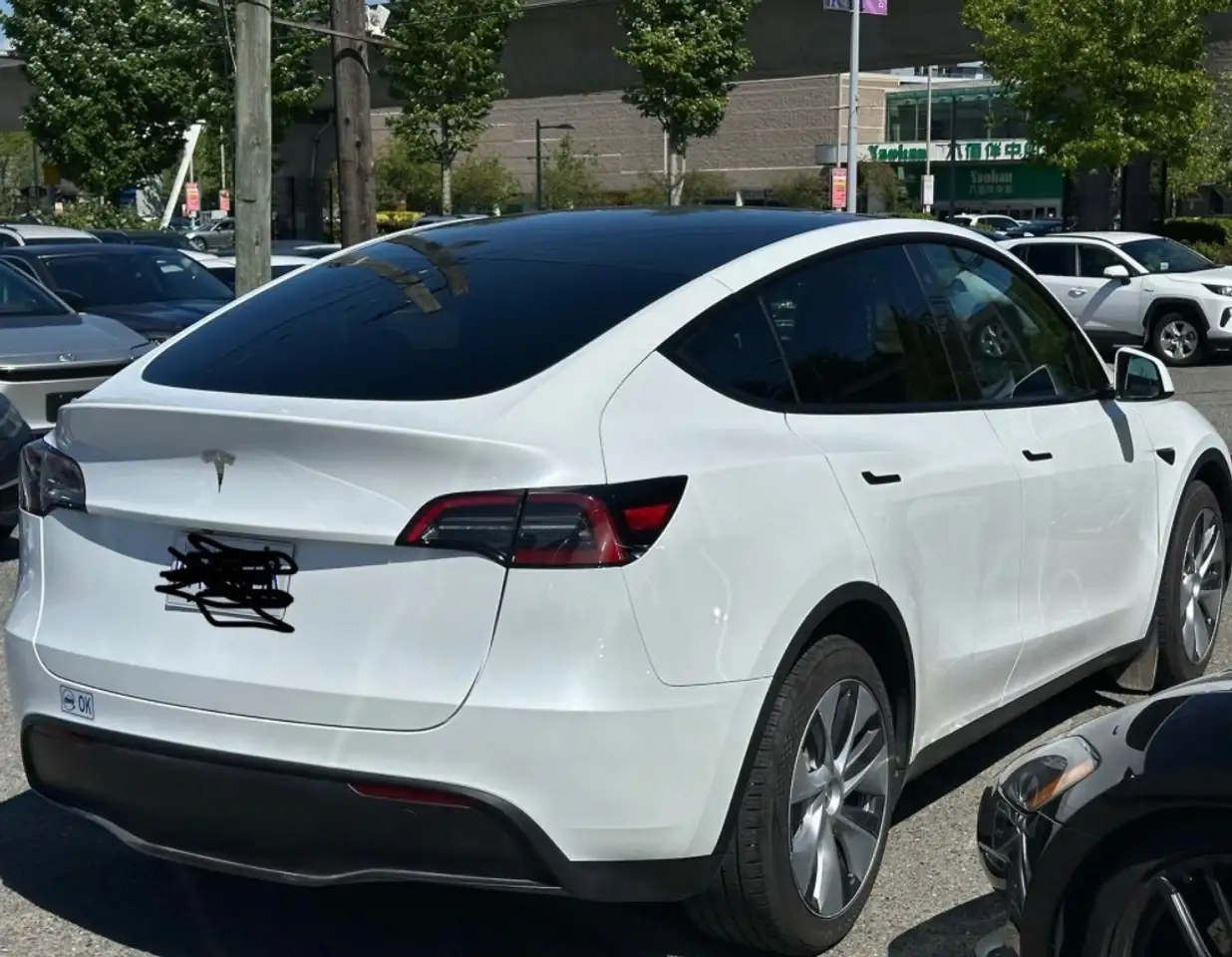 Tesla Model Y photo Tesla Model Y