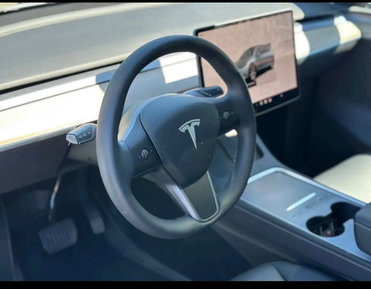 Tesla Model Y photo Tesla Model Y