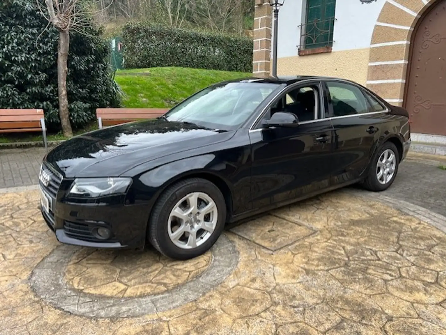 Audi A4 2.0TDI Multitronic DPF 143 Zwart - 1