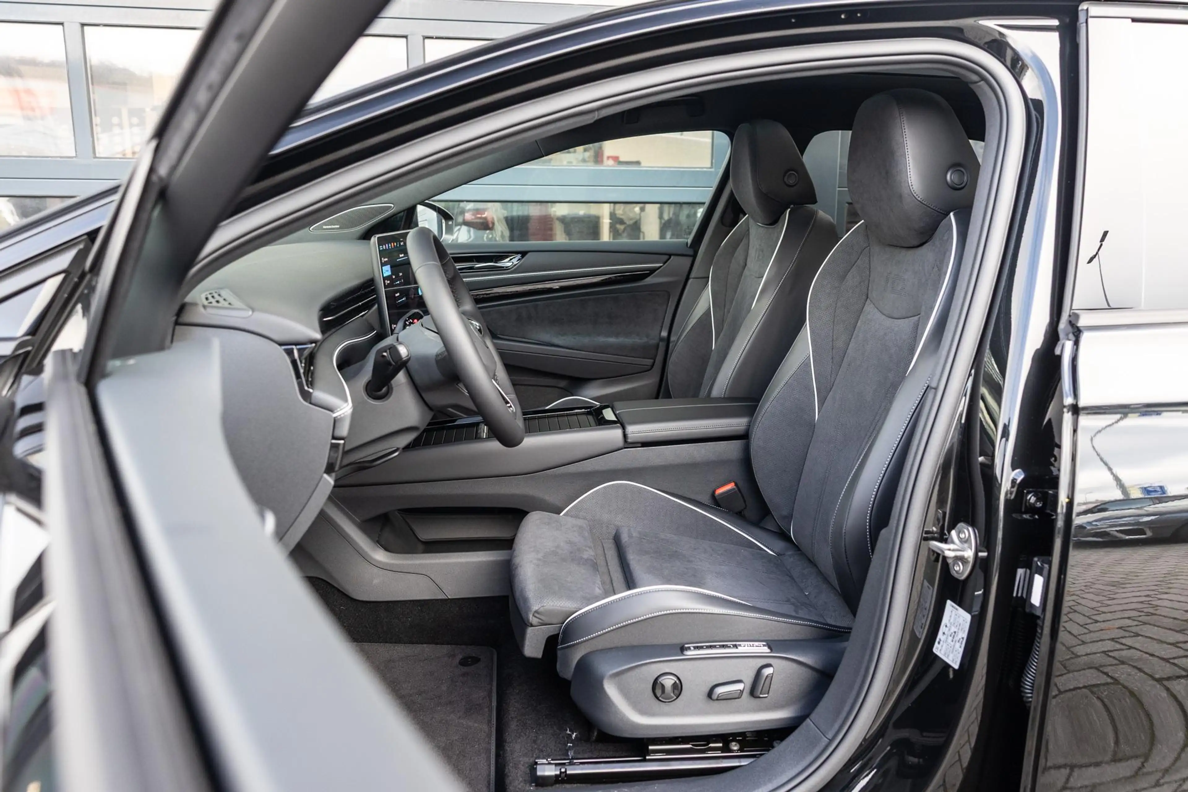 Volkswagen ID.7 286pk Pro Limited Edition 77 kWh | Panoramadak | T — photo 4