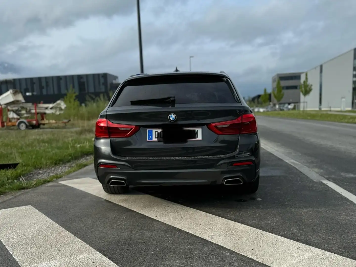 BMW 530 530i Touring Aut. X Drive Mpaket Schwarz - 2