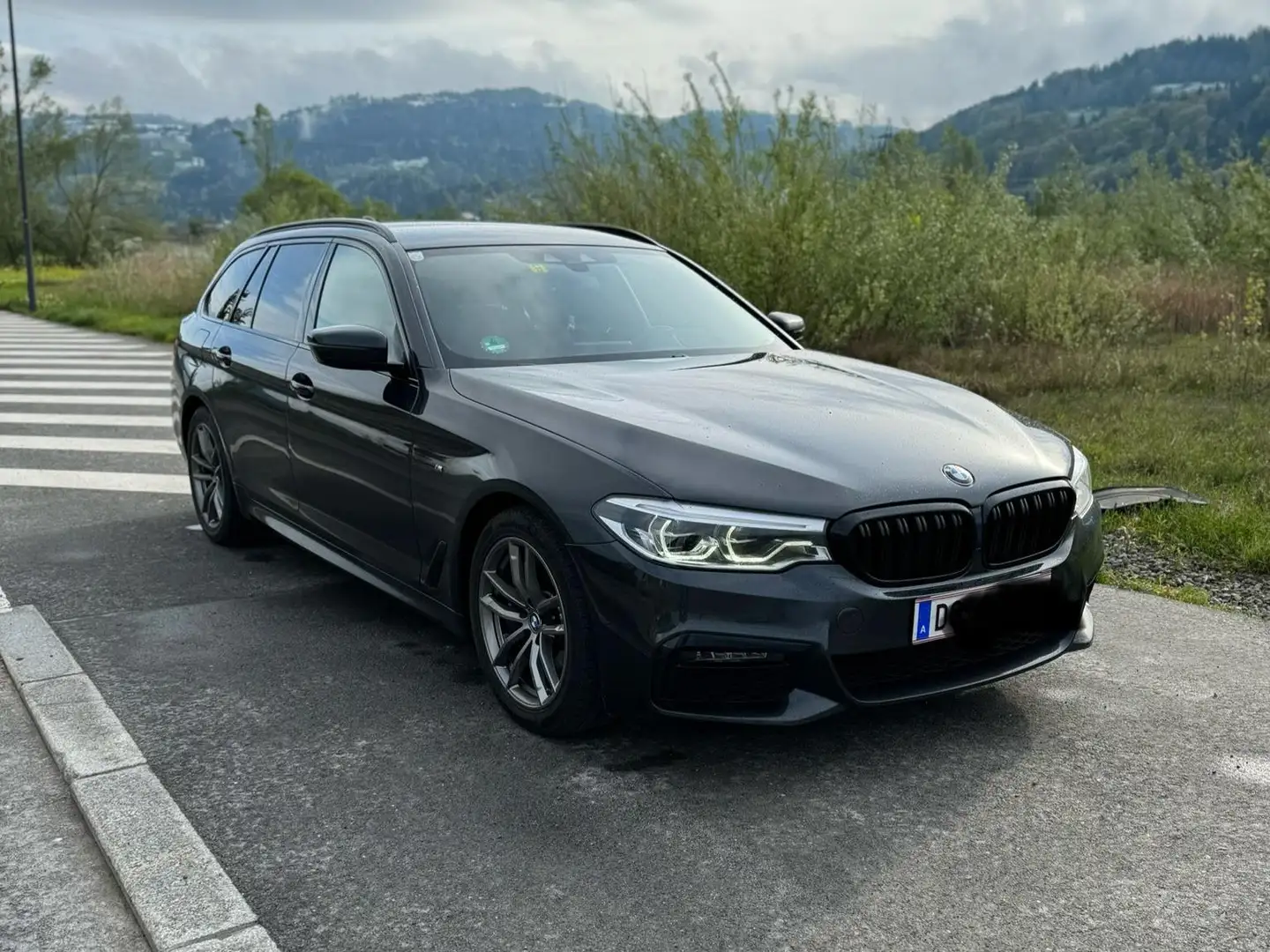 BMW 530 530i Touring Aut. X Drive Mpaket Schwarz - 1