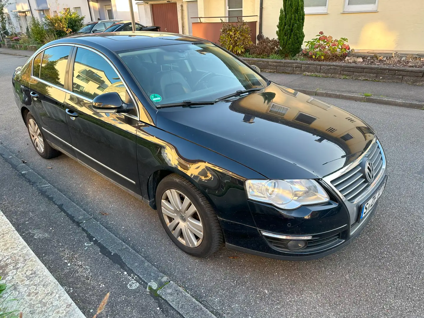 Volkswagen Passat 2.0 TDI DPF Highline Leder Navi Black - 2