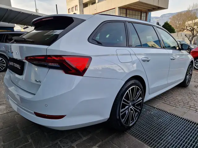 Skoda Octavia view 3