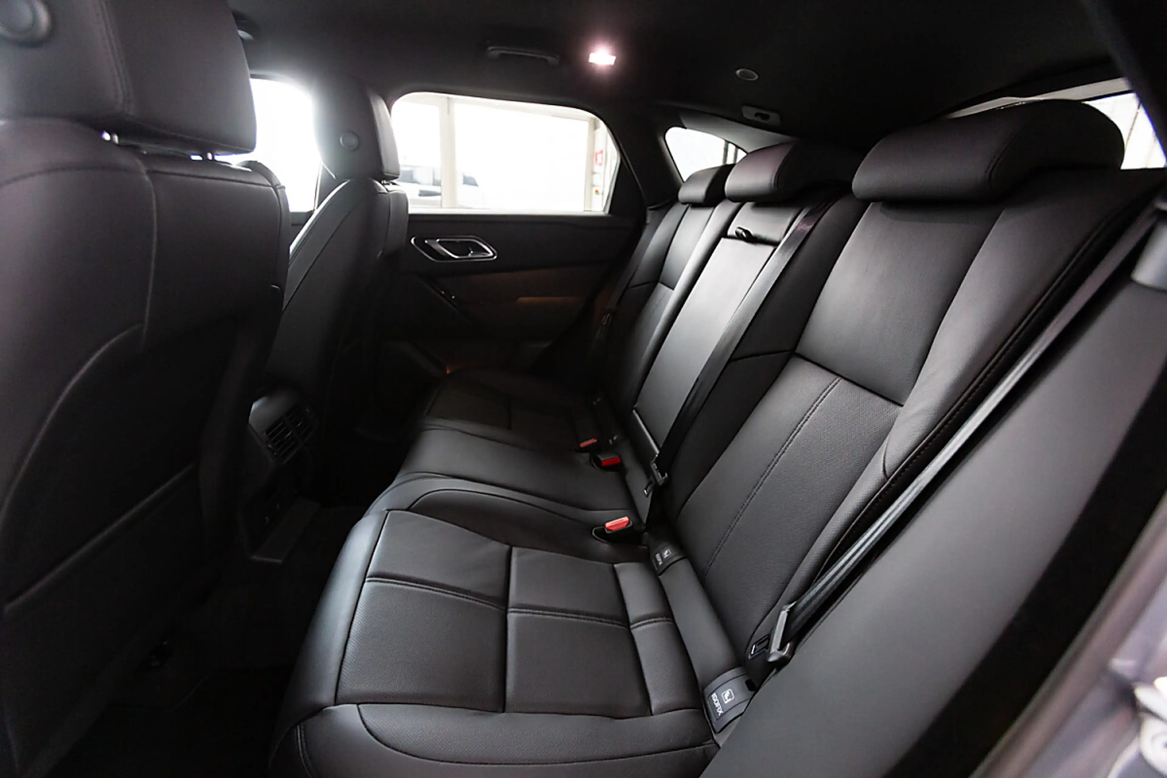 Land Rover Range Rover Velar P400e — photo 5
