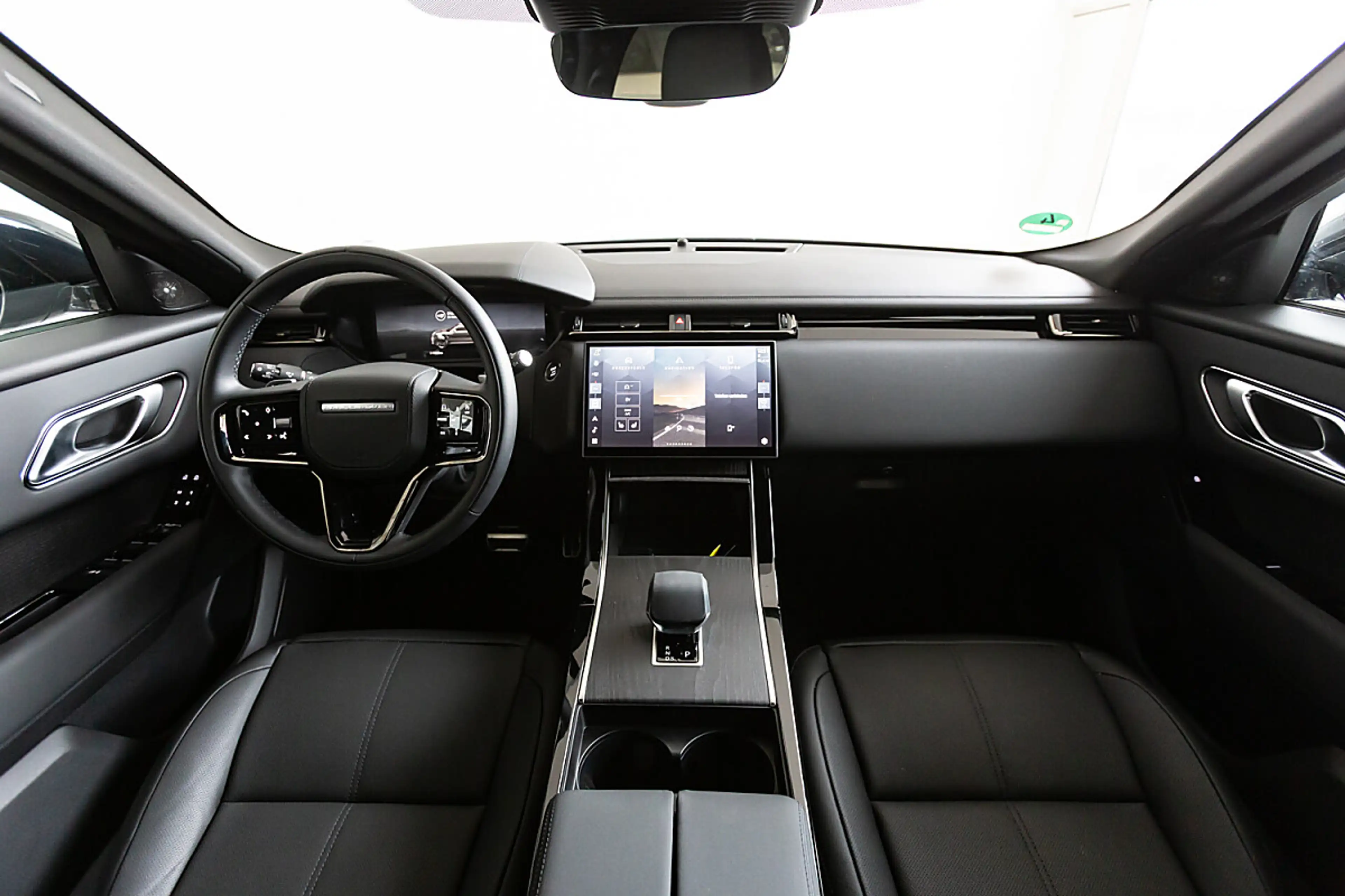 Land Rover Range Rover Velar P400e — photo 6