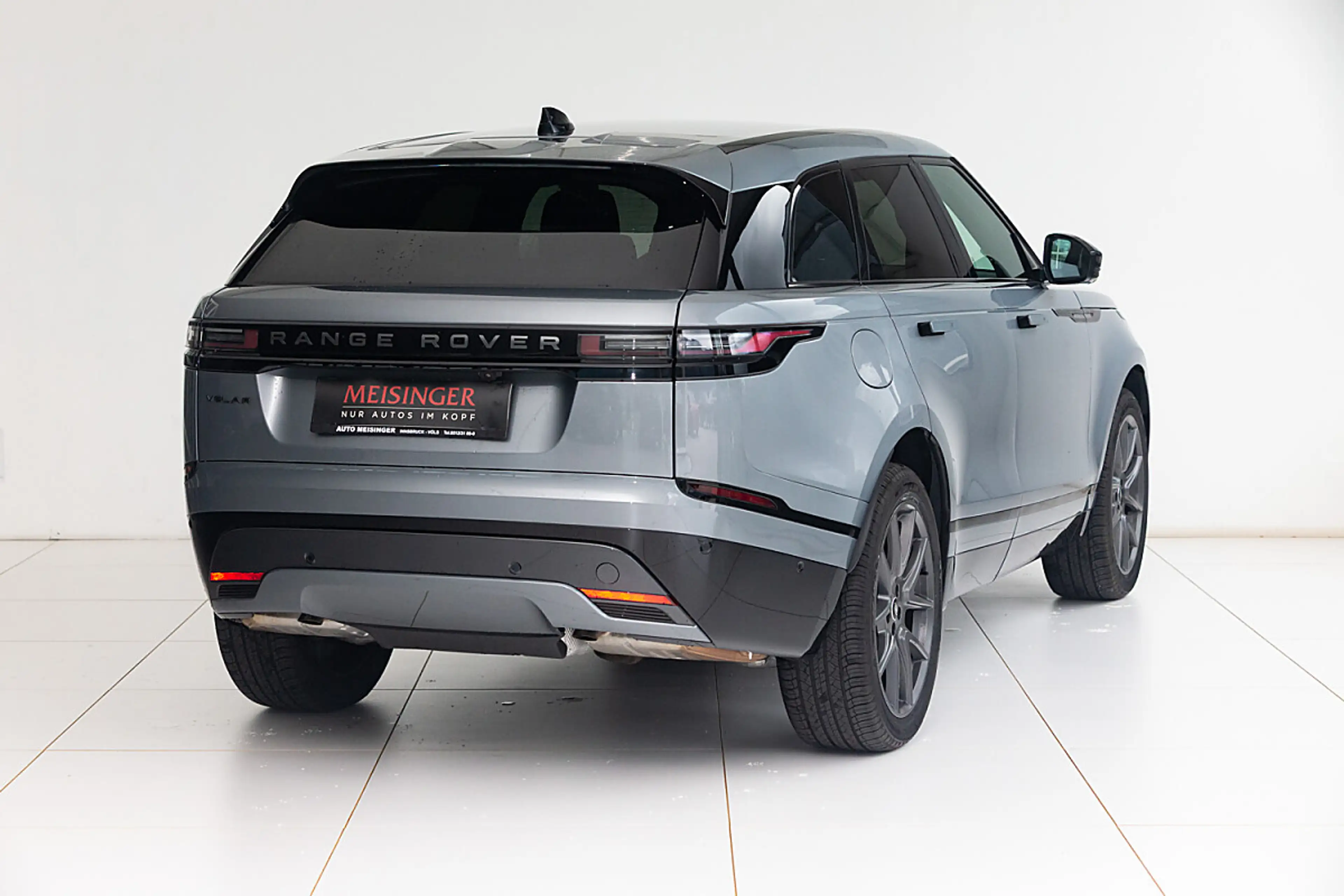 Land Rover Range Rover Velar P400e — photo 3
